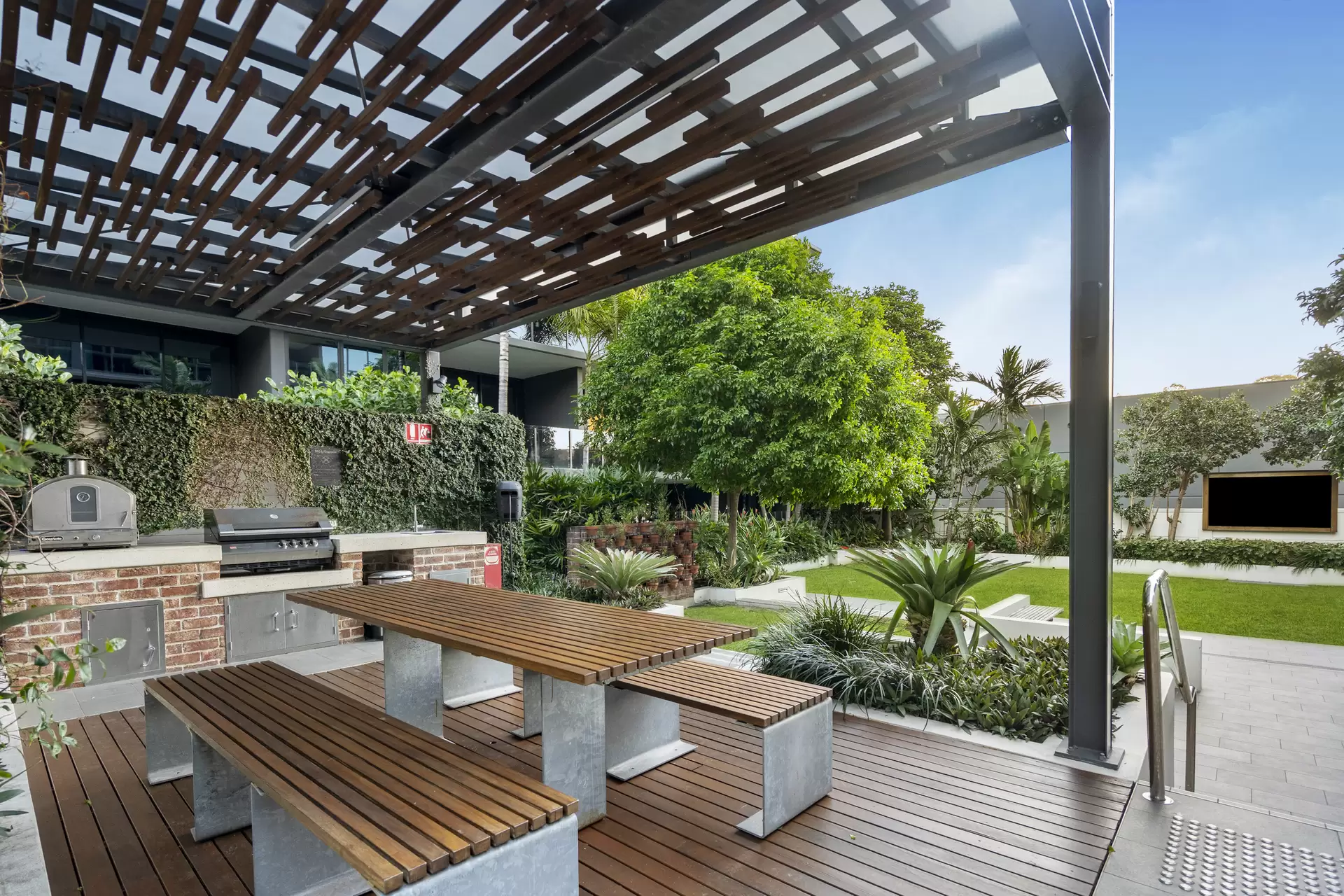 1065/36 Evelyn Street, Newstead Sold by Aurora Property - image 1
