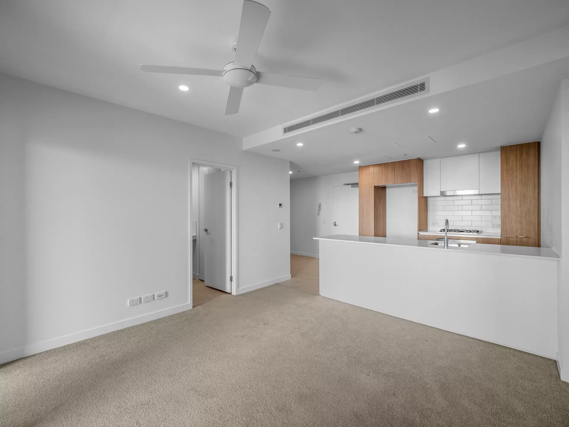 21602/7 Wharf Street, Hamilton Sold by Aurora Property - image 1