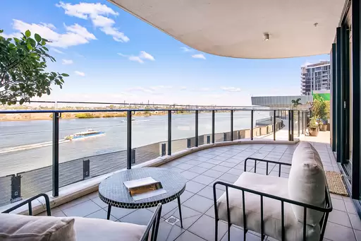 20310/7 Wharf Street, Hamilton Sold by Aurora Property