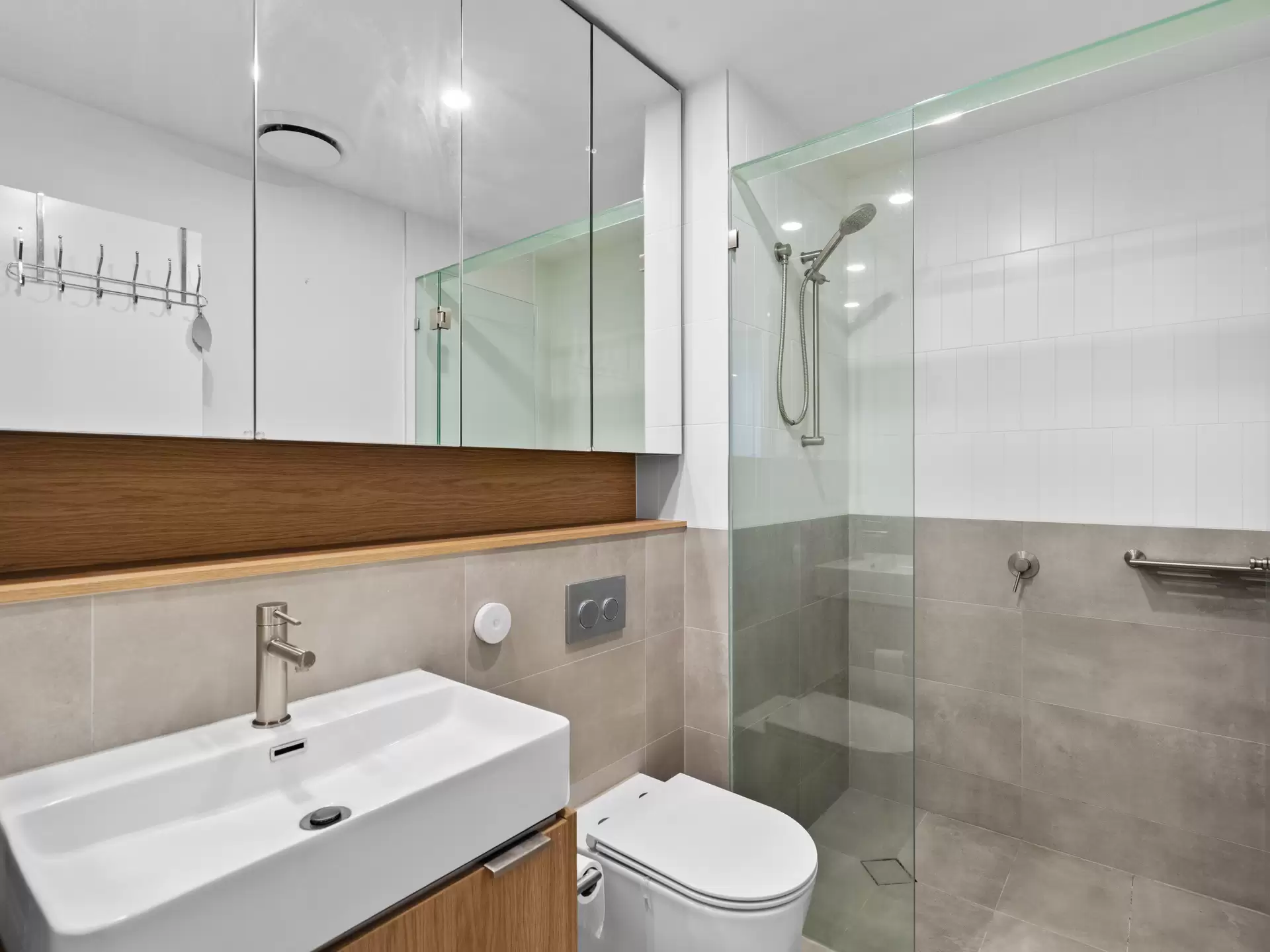 51003/21 Mollison Street, West End Sold by Aurora Property - image 1