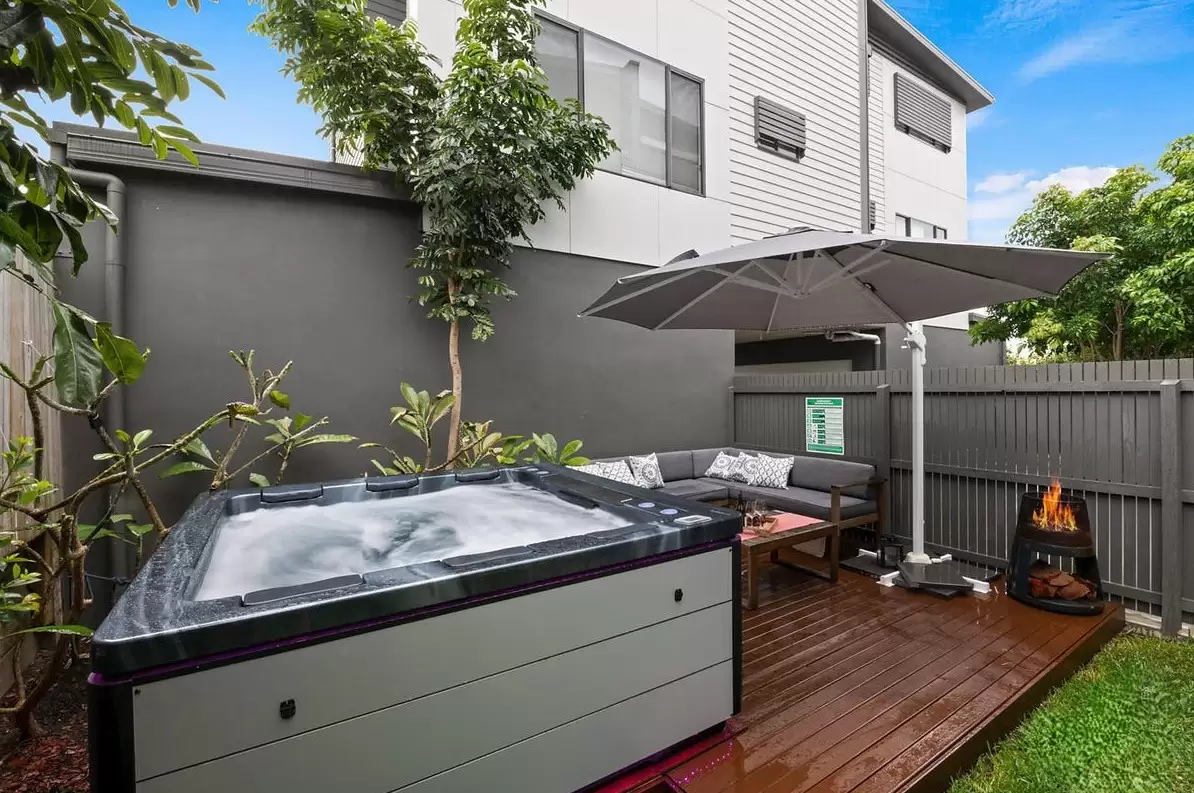 2/16 Marvell Street, Murarrie Leased by Aurora Property - image 1