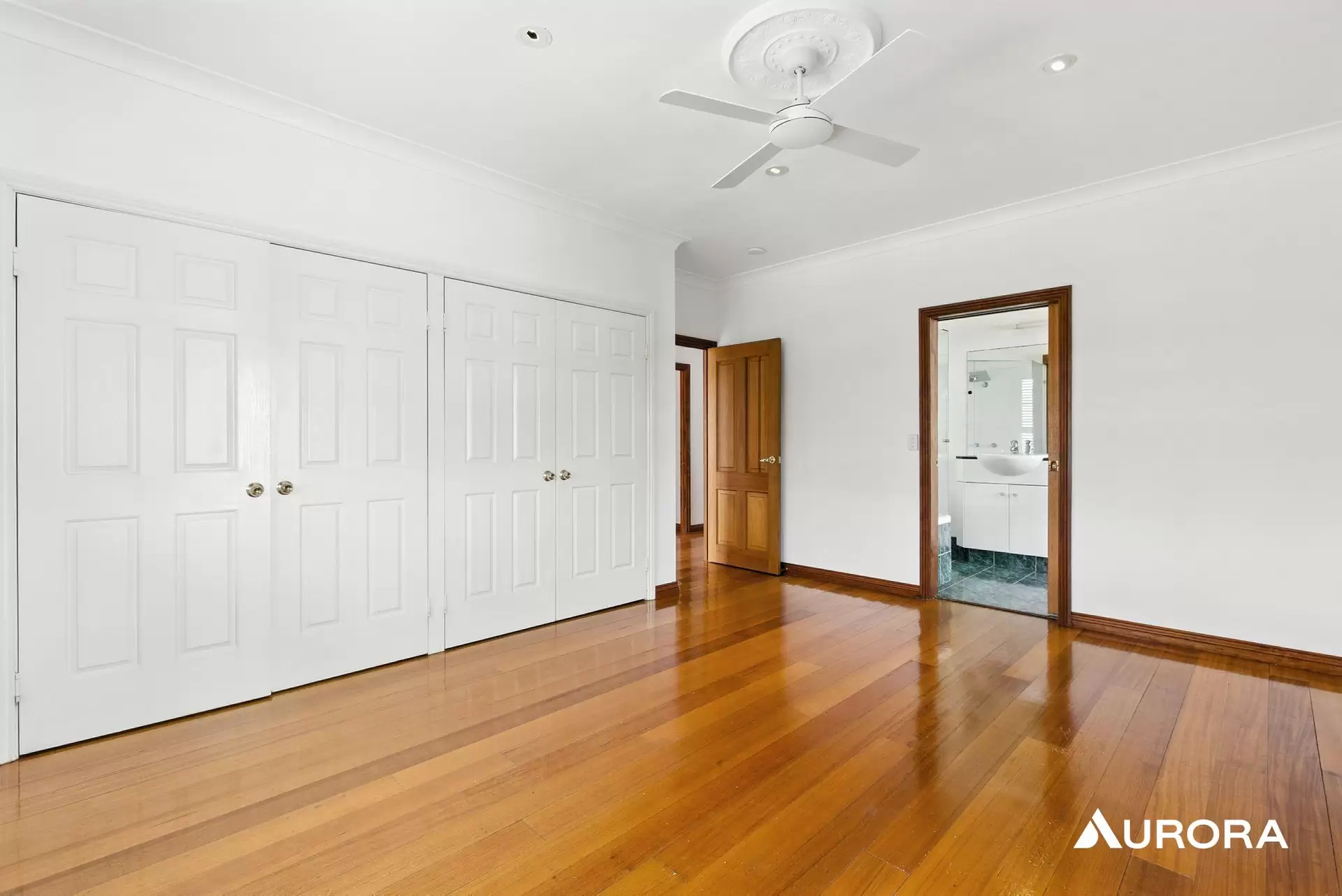 34 Cambridge Street, Bulimba Leased by Aurora Property - image 1