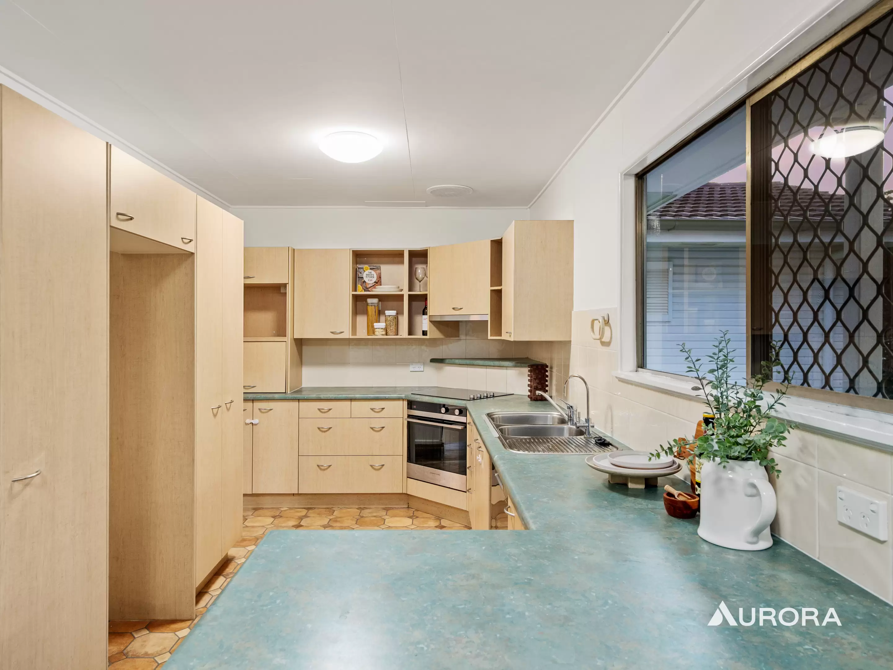175 Gaynesford Street South, Holland Park West Sold by Aurora Property - image 8