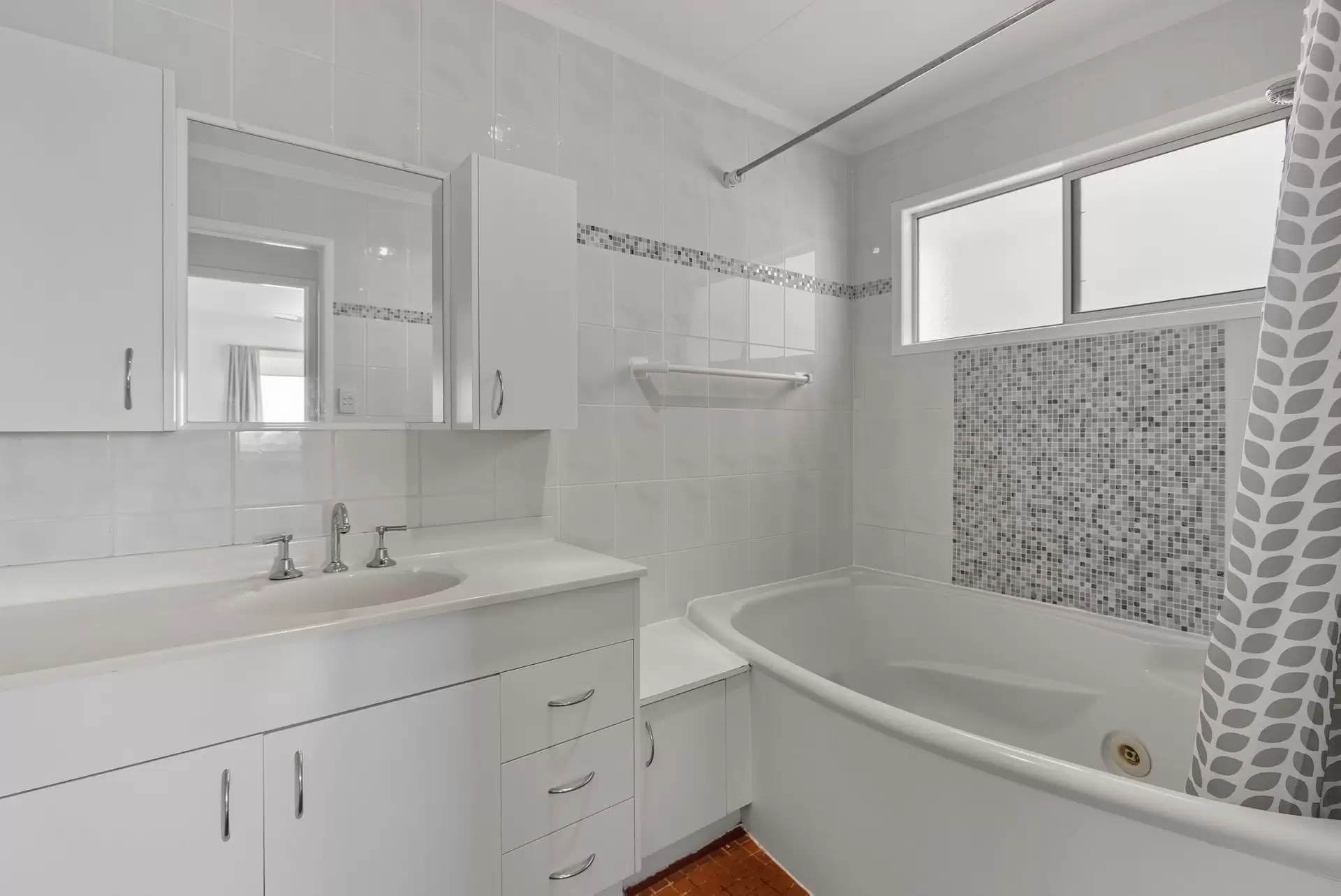 93 O'Quinn Street, Nudgee Beach Leased by Aurora Property - image 1