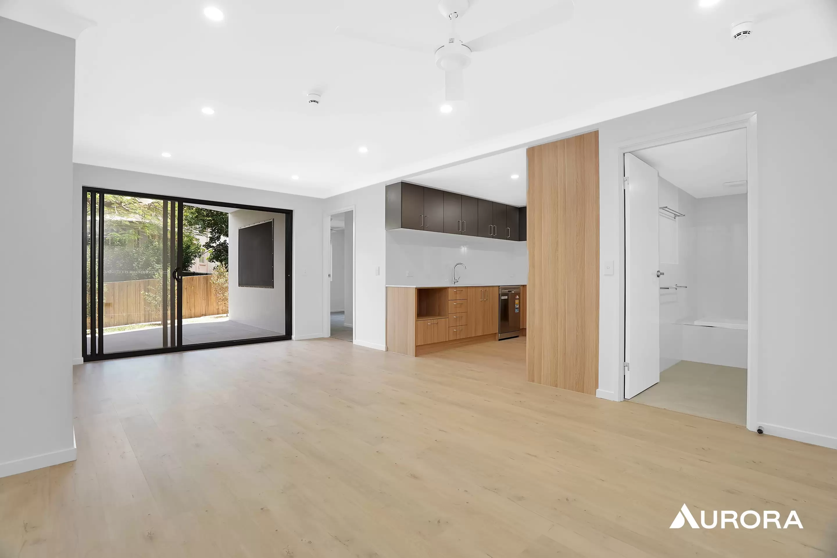 4/40 Embie Street, Holland Park West Leased by Aurora Property - image 1