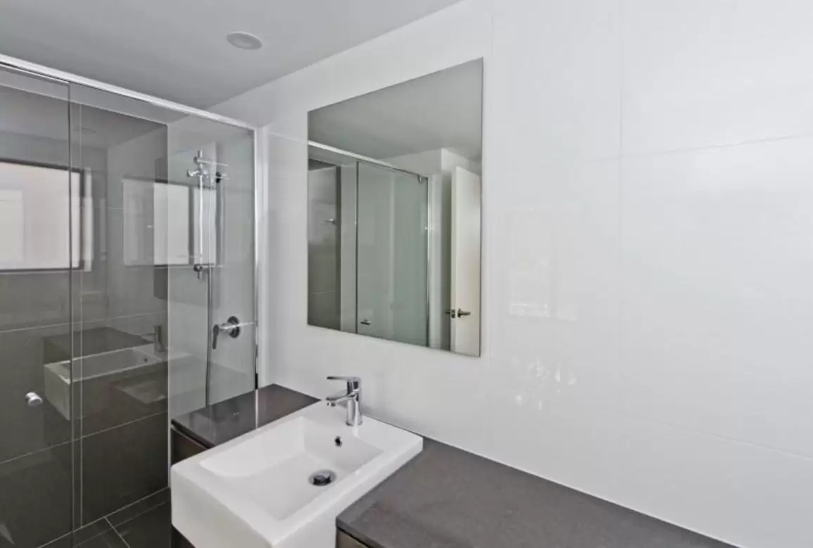 2/160 Herston Road, Herston Leased by Aurora Property - image 3