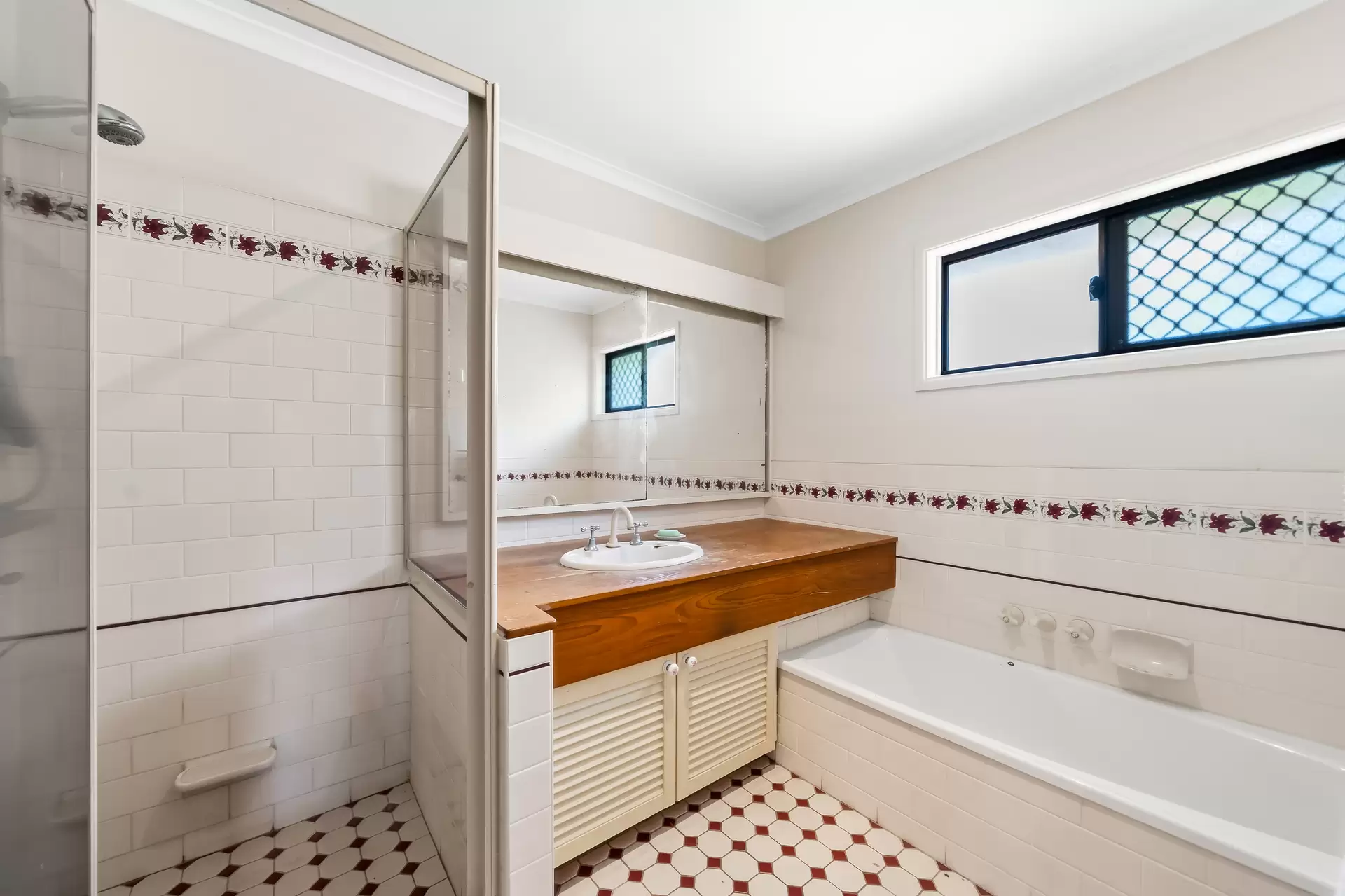 5 Westgate Avenue, Springwood Sold by Aurora Property - image 1
