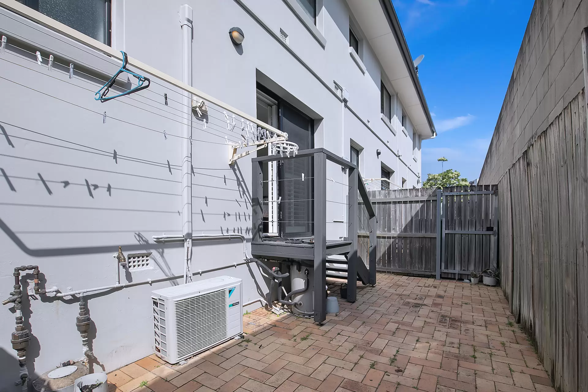 3/8 Kitchener Street, Coorparoo Sold by Aurora Property - image 1