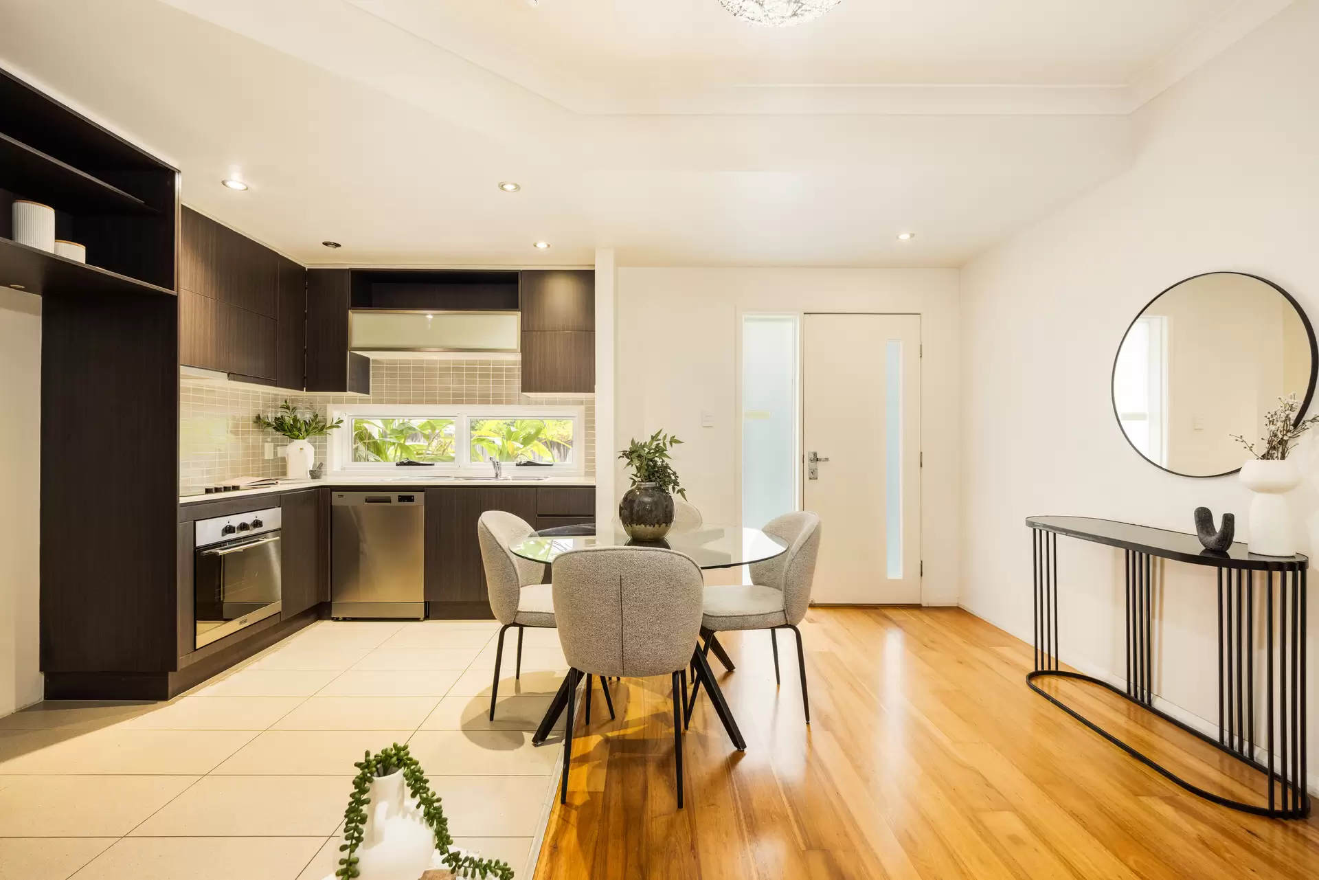 2/16 Ormuz Street, Carina Heights Sold by Aurora Property - image 1