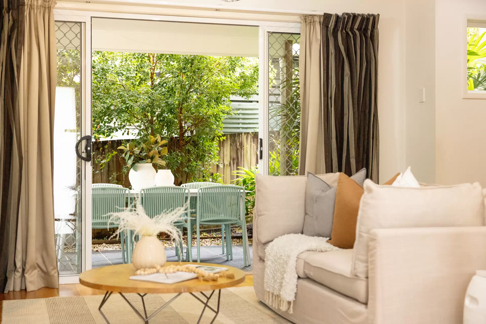 2/16 Ormuz Street, Carina Heights Sold by Aurora Property - image 1