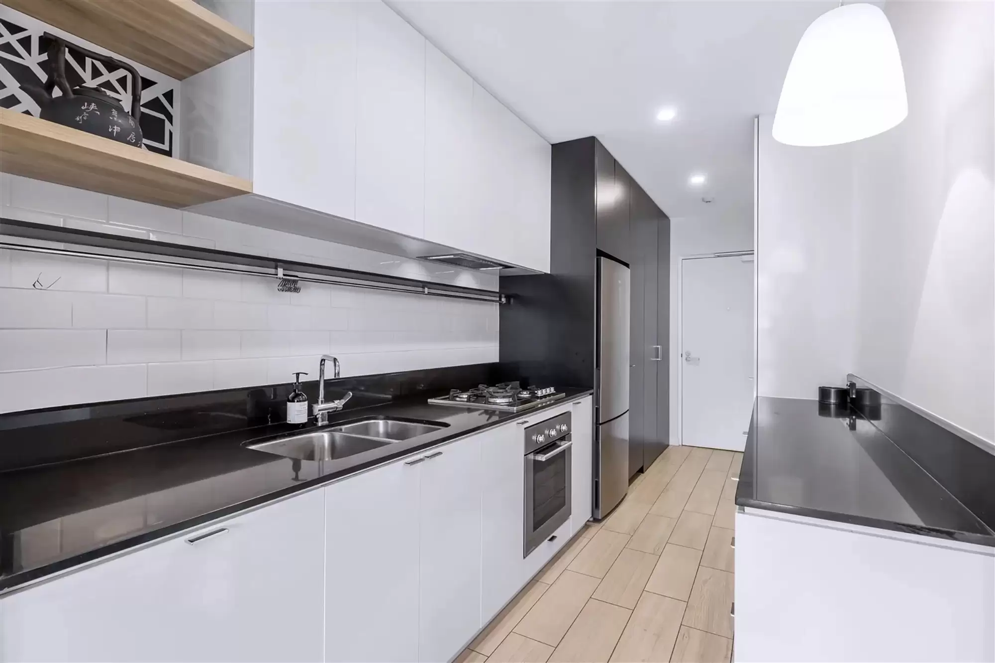 1609/4 Hubert Street, Woolloongabba Sold by Aurora Property - image 3
