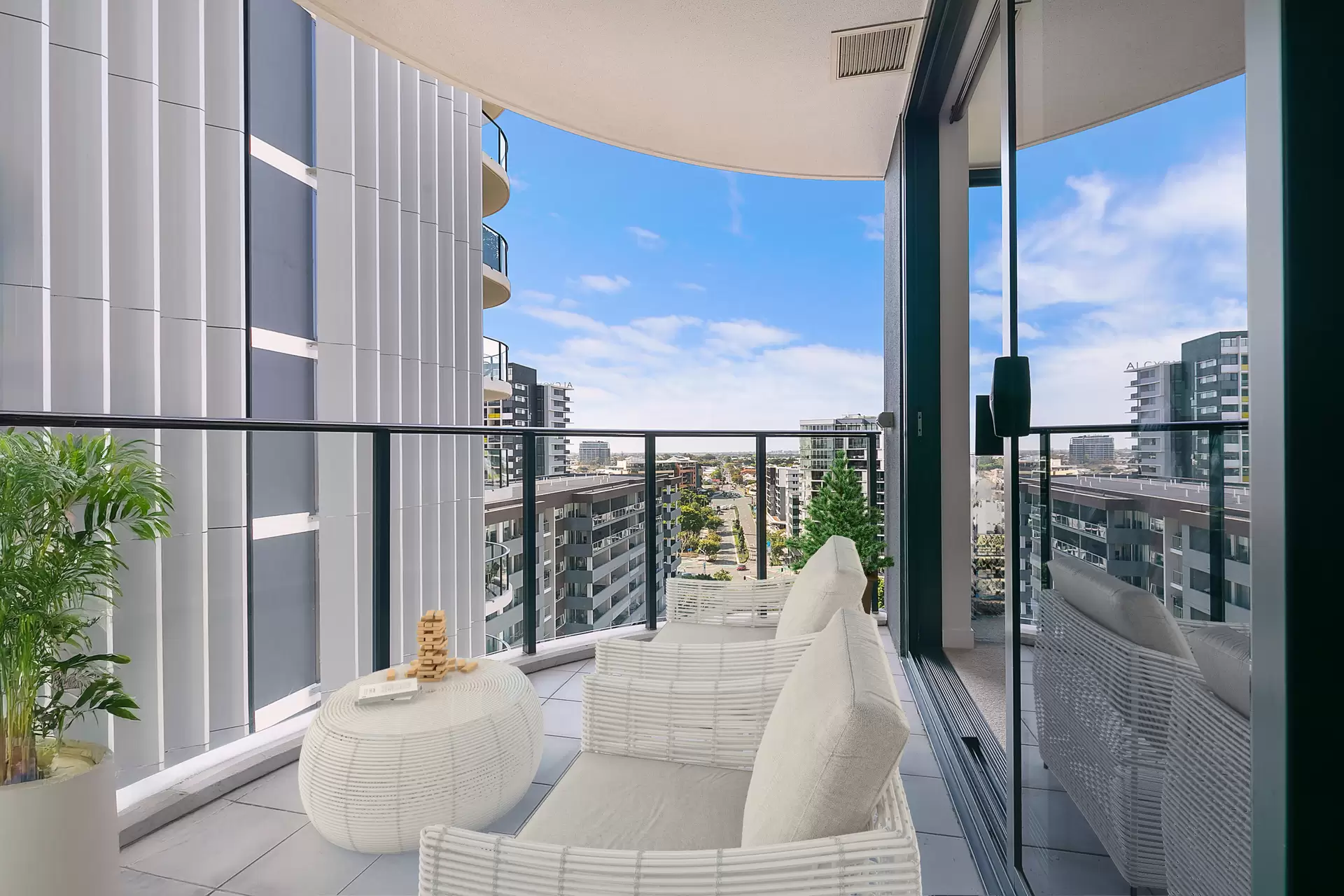 21001/7 Wharf Street, Hamilton Sold by Aurora Property - image 1