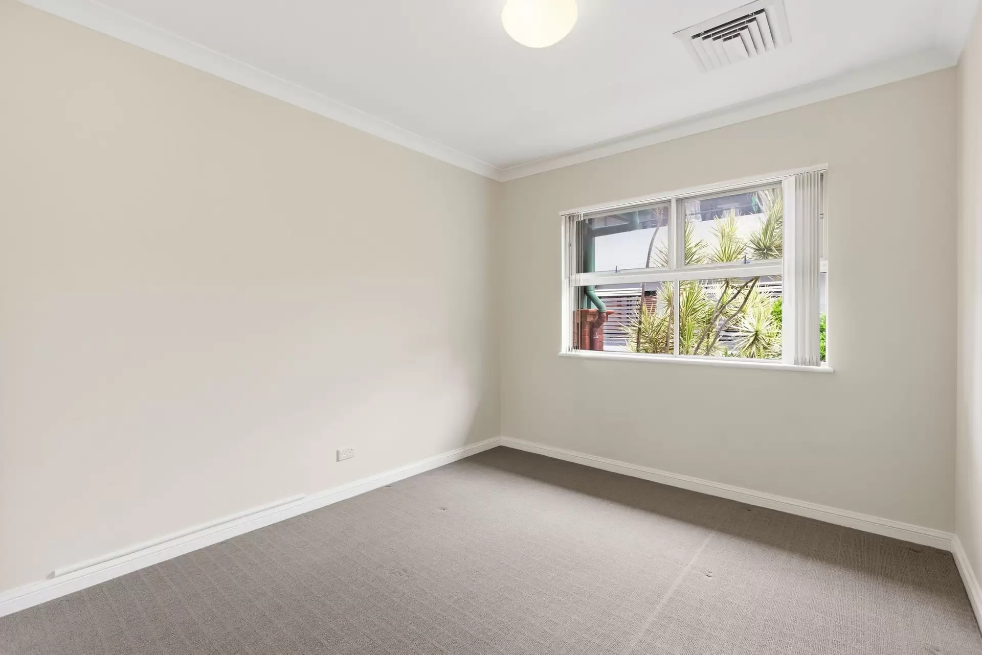6/90-92 Racecourse Road, Ascot Leased by Aurora Property - image 1