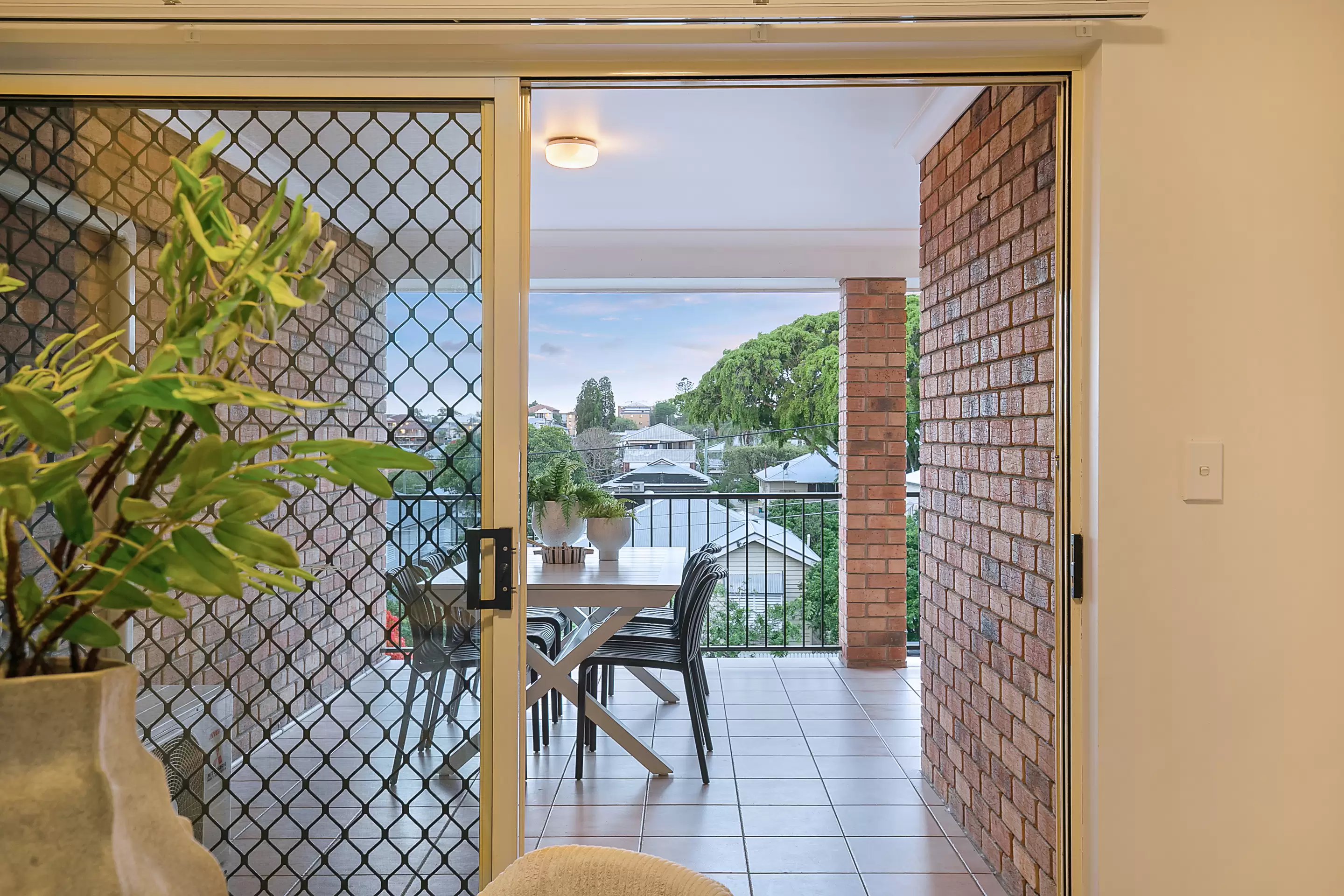 5/69 Shakespeare Street, Coorparoo Sold by Aurora Property - image 7