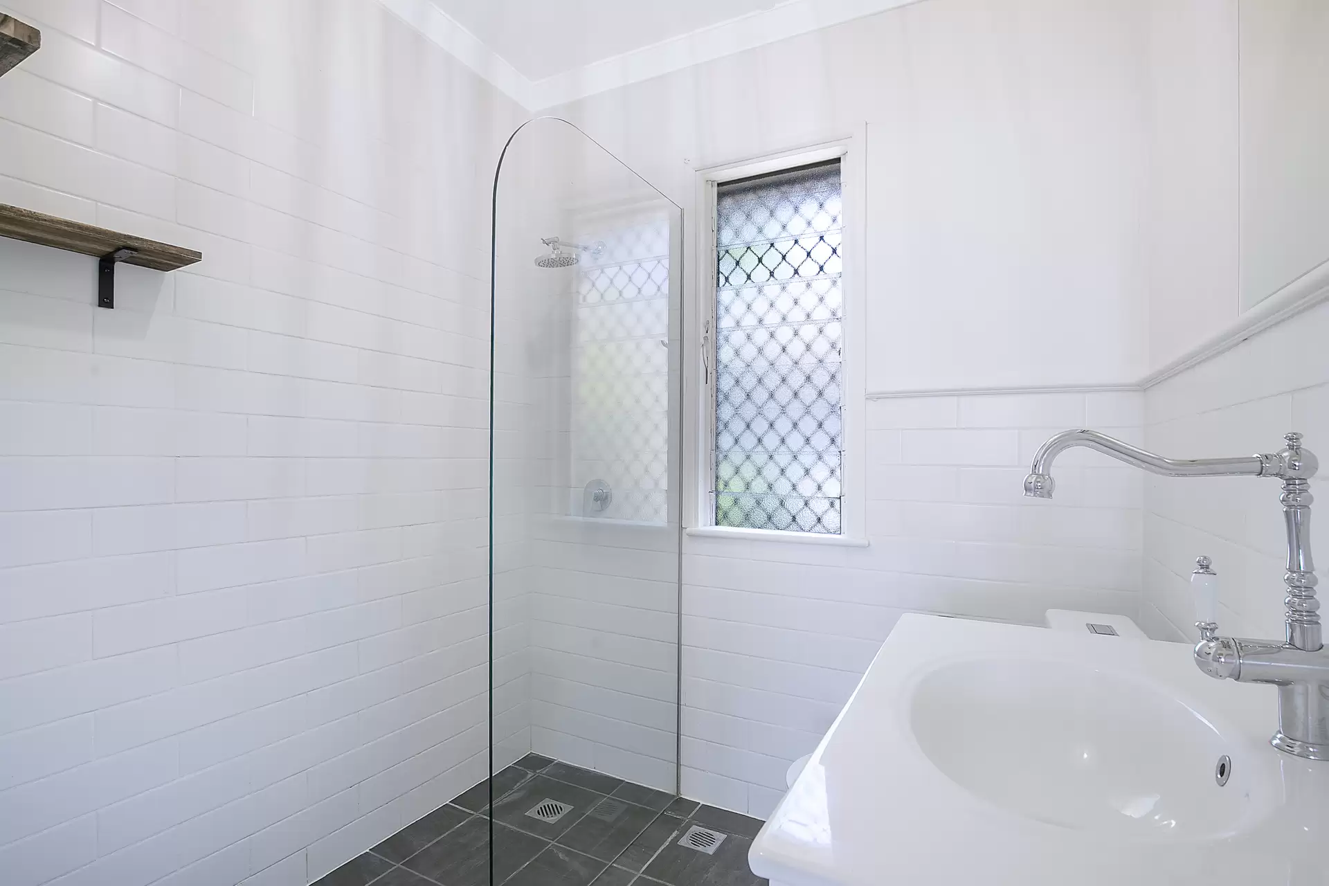 182 Creek Road, Mount Gravatt East Sold by Aurora Property - image 1
