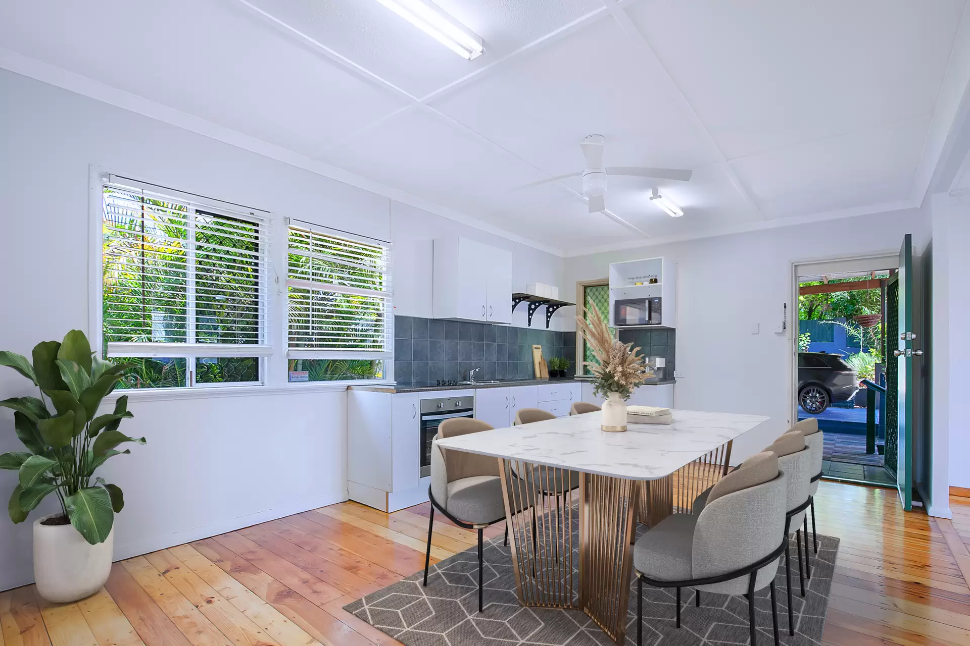 182 Creek Road, Mount Gravatt East Sold by Aurora Property - image 1