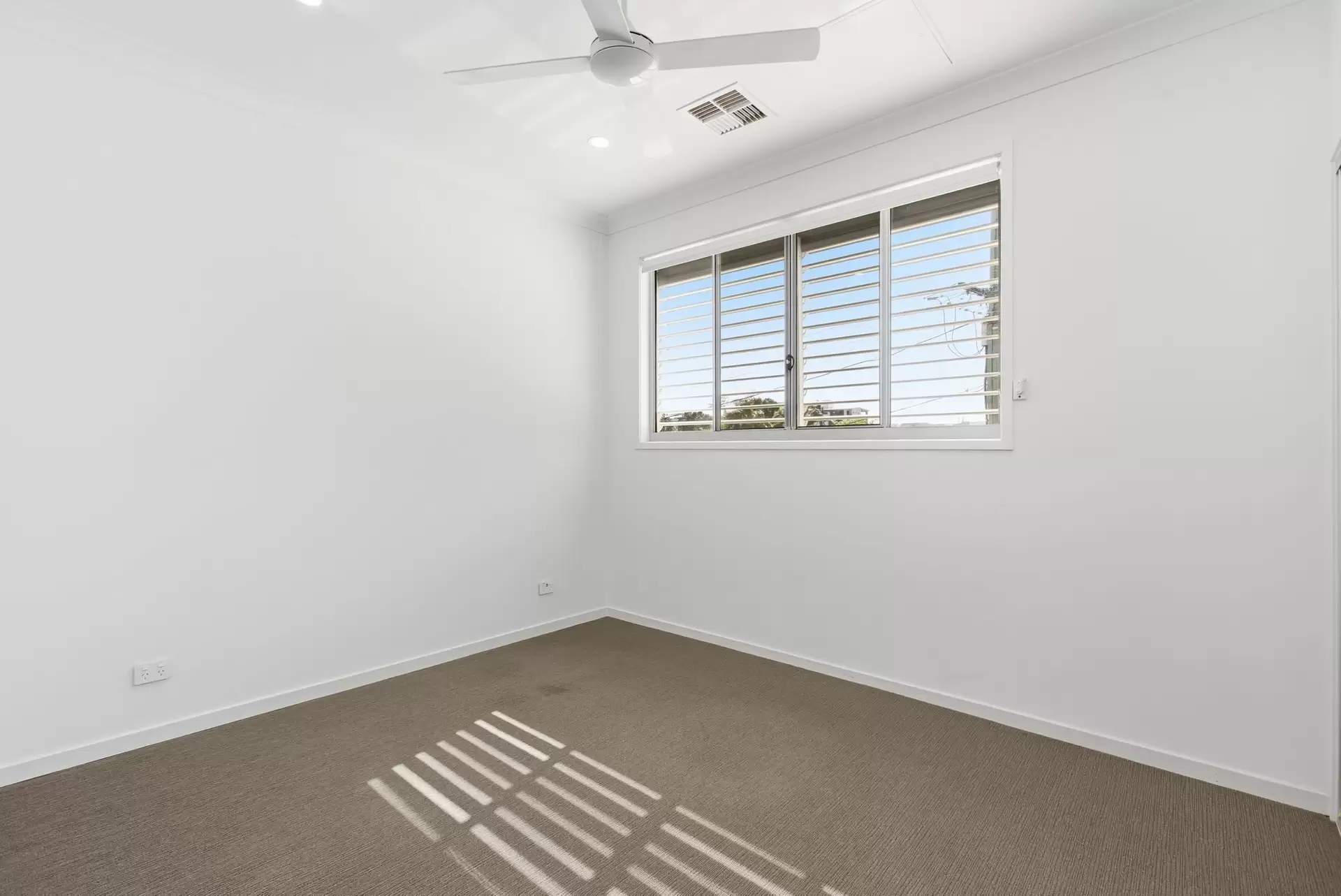 1/98 Mclennan Street, Wooloowin Leased by Aurora Property - image 1