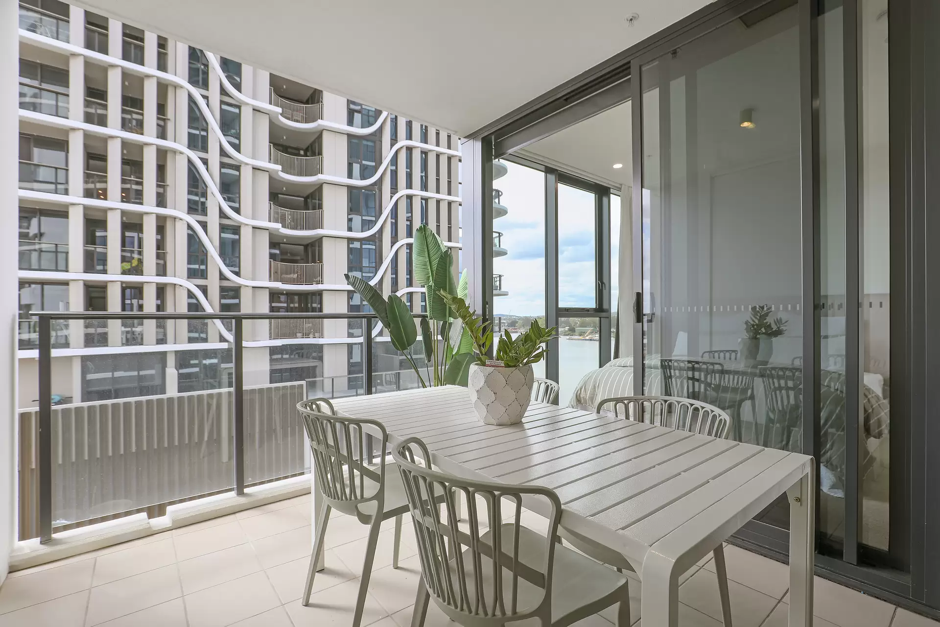 20605/7 Wharf Street, Hamilton Sold by Aurora Property - image 1