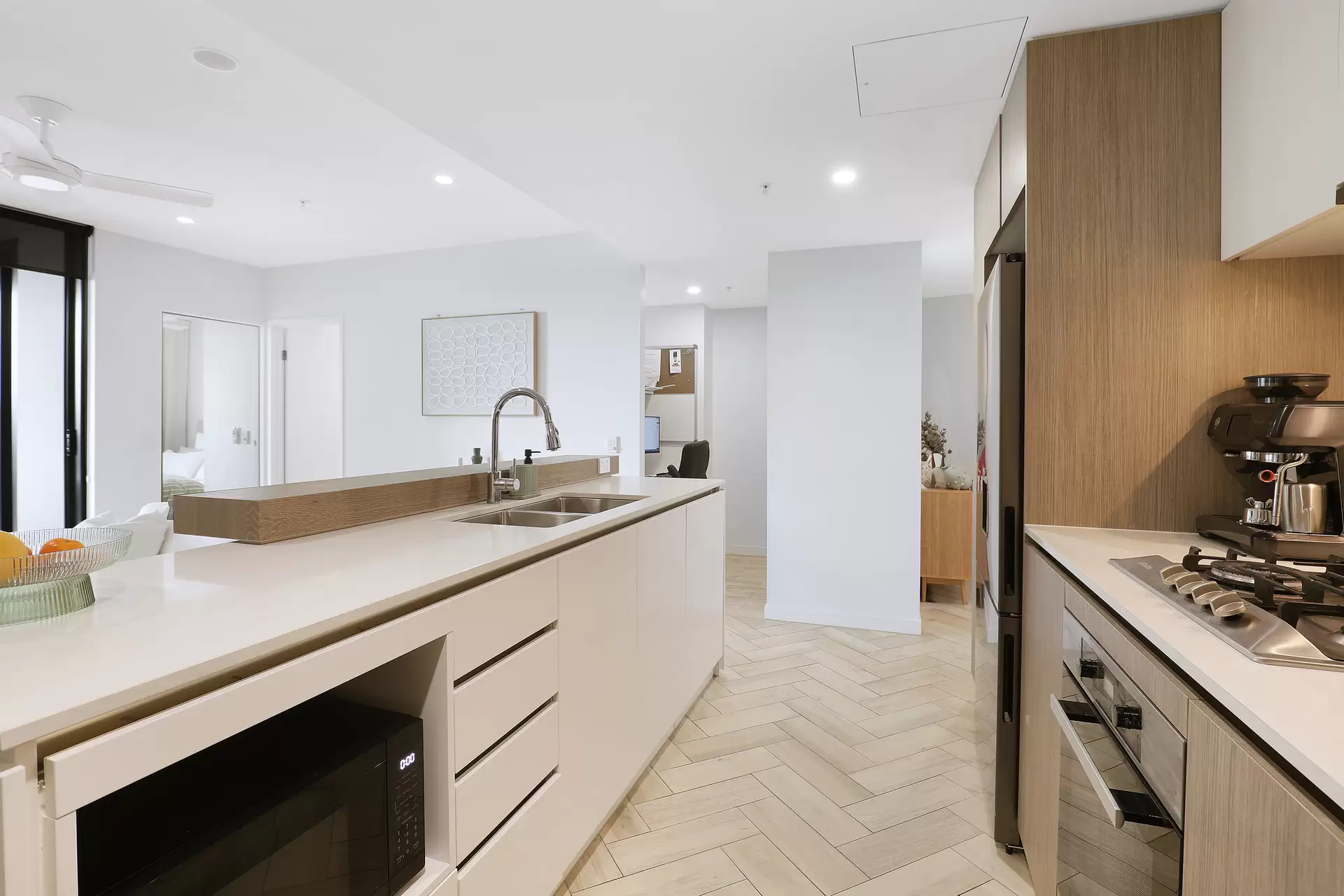 20605/7 Wharf Street, Hamilton Sold by Aurora Property - image 1