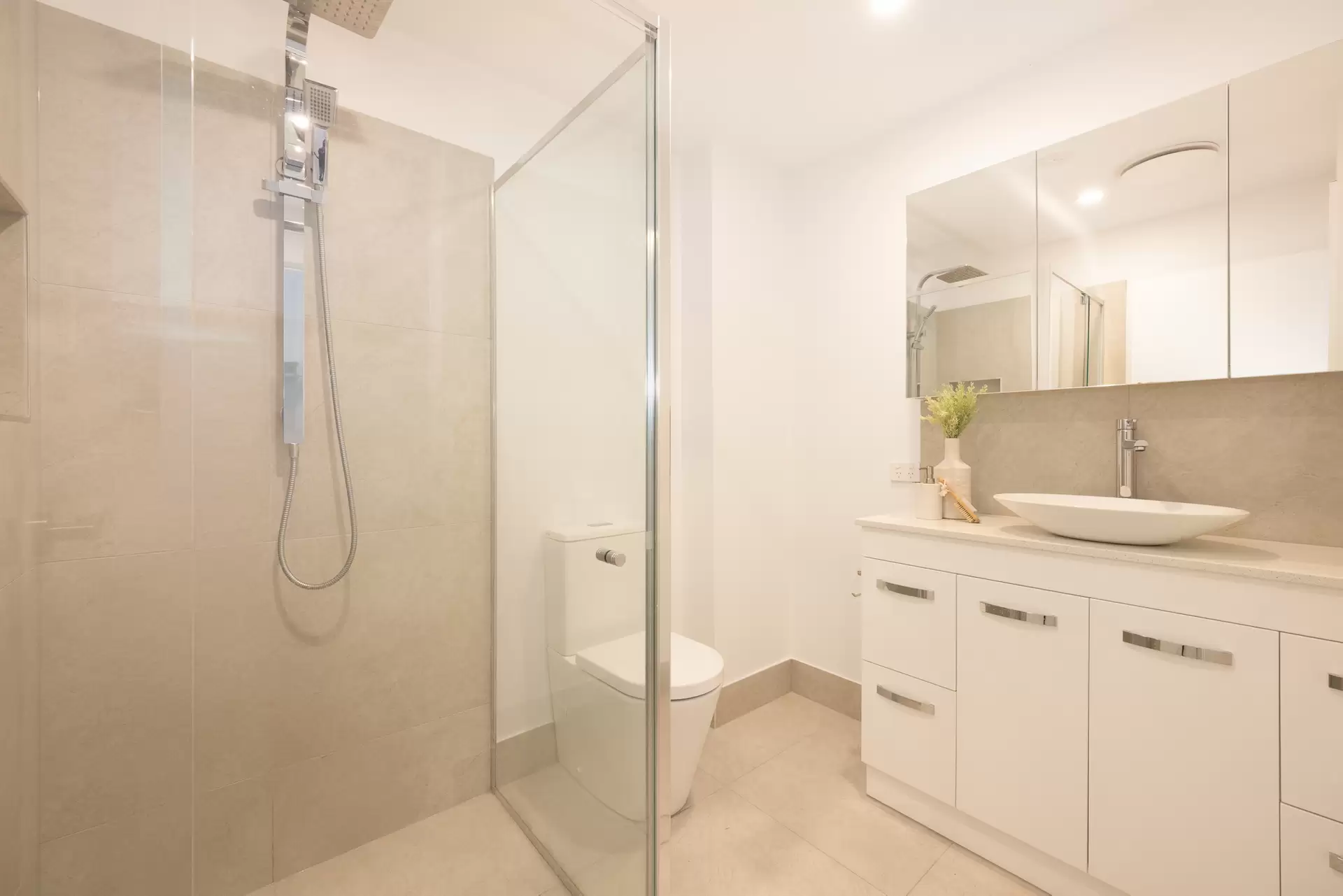 205/492 Samford Road, Gaythorne Sold by Aurora Property - image 1