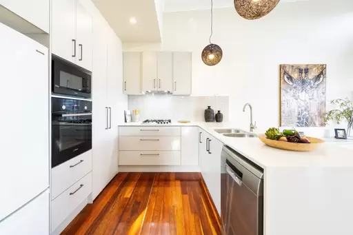 2/20 Barton Parade, Balmoral Leased by Aurora Property