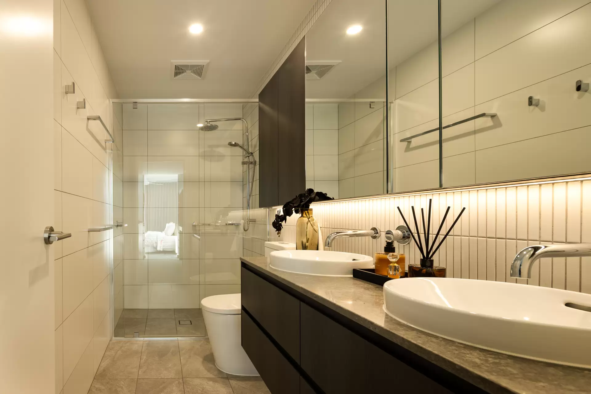 30805/15 Wharf Street, Hamilton Sold by Aurora Property - image 1