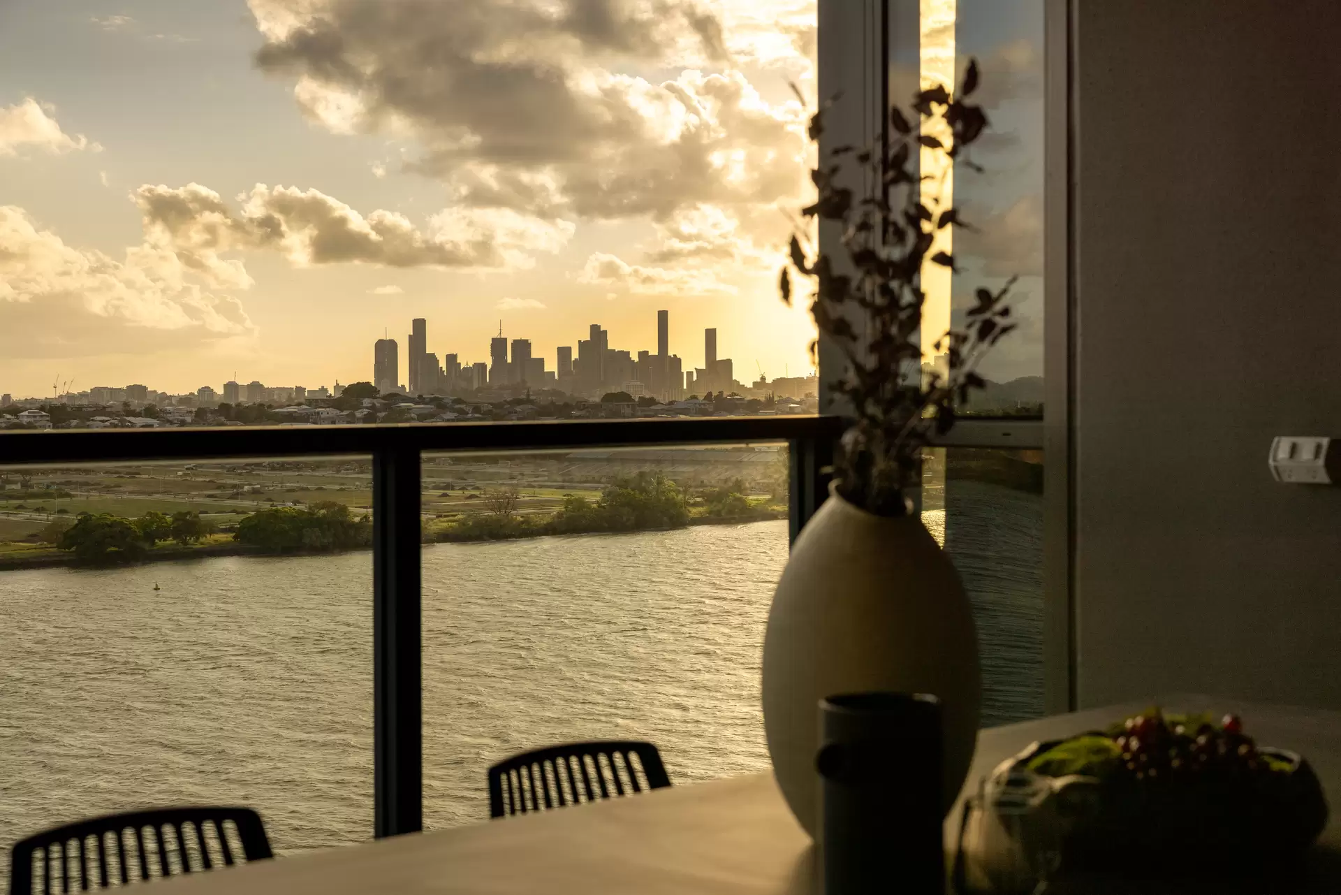 30805/15 Wharf Street, Hamilton Sold by Aurora Property - image 1