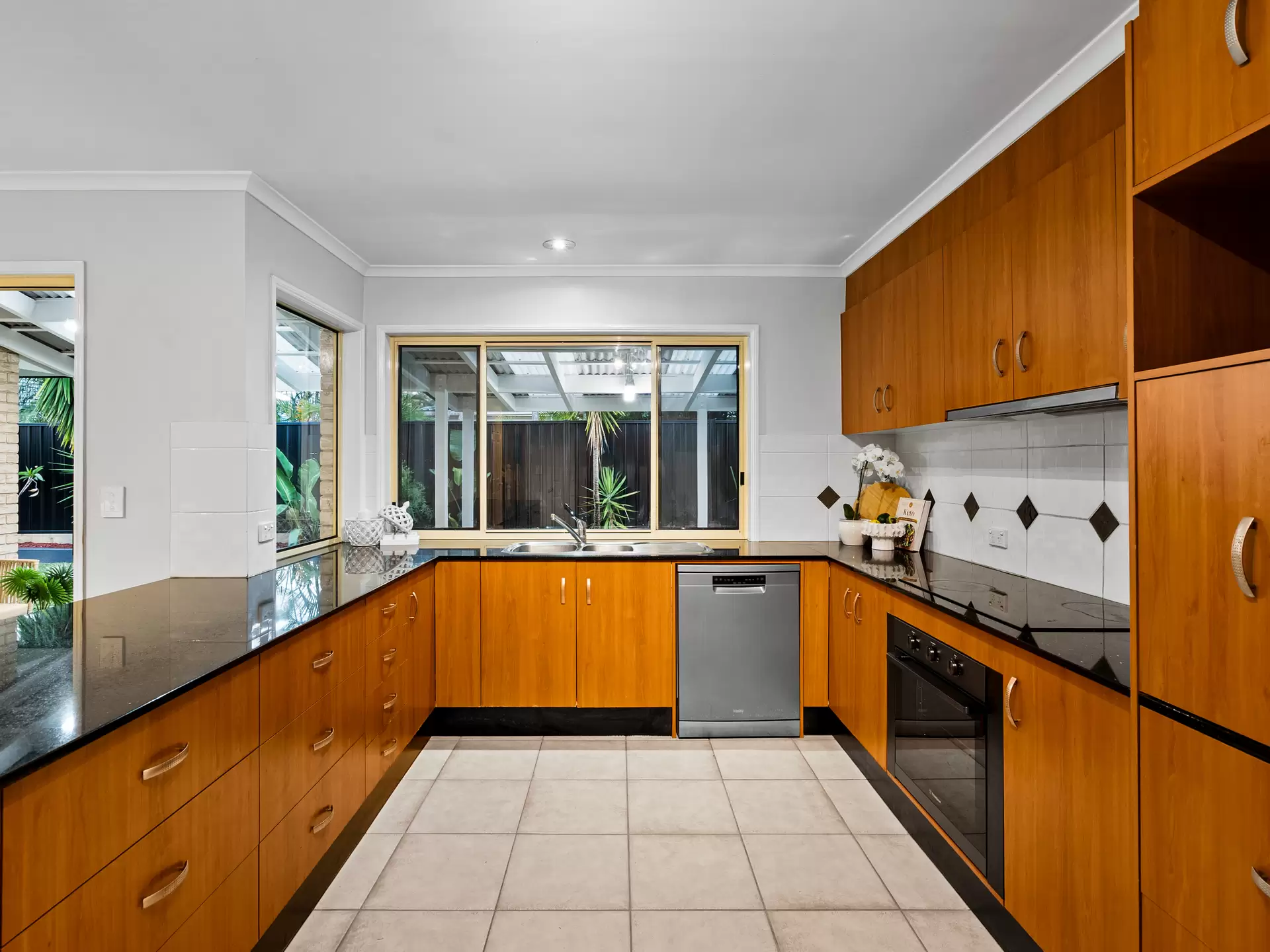 52 Berkley Place, Carindale Sold by Aurora Property - image 1