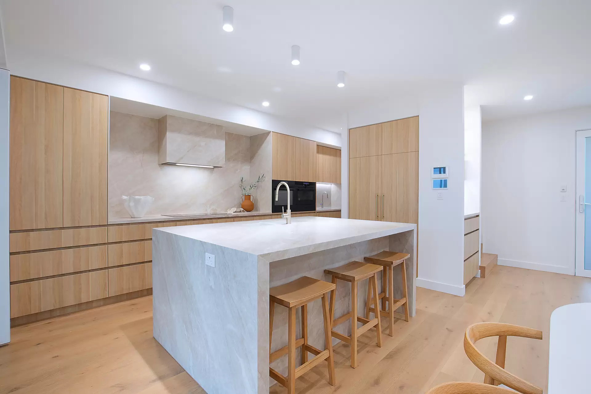 258 Chatsworth Road, Coorparoo Sold by Aurora Property - image 1