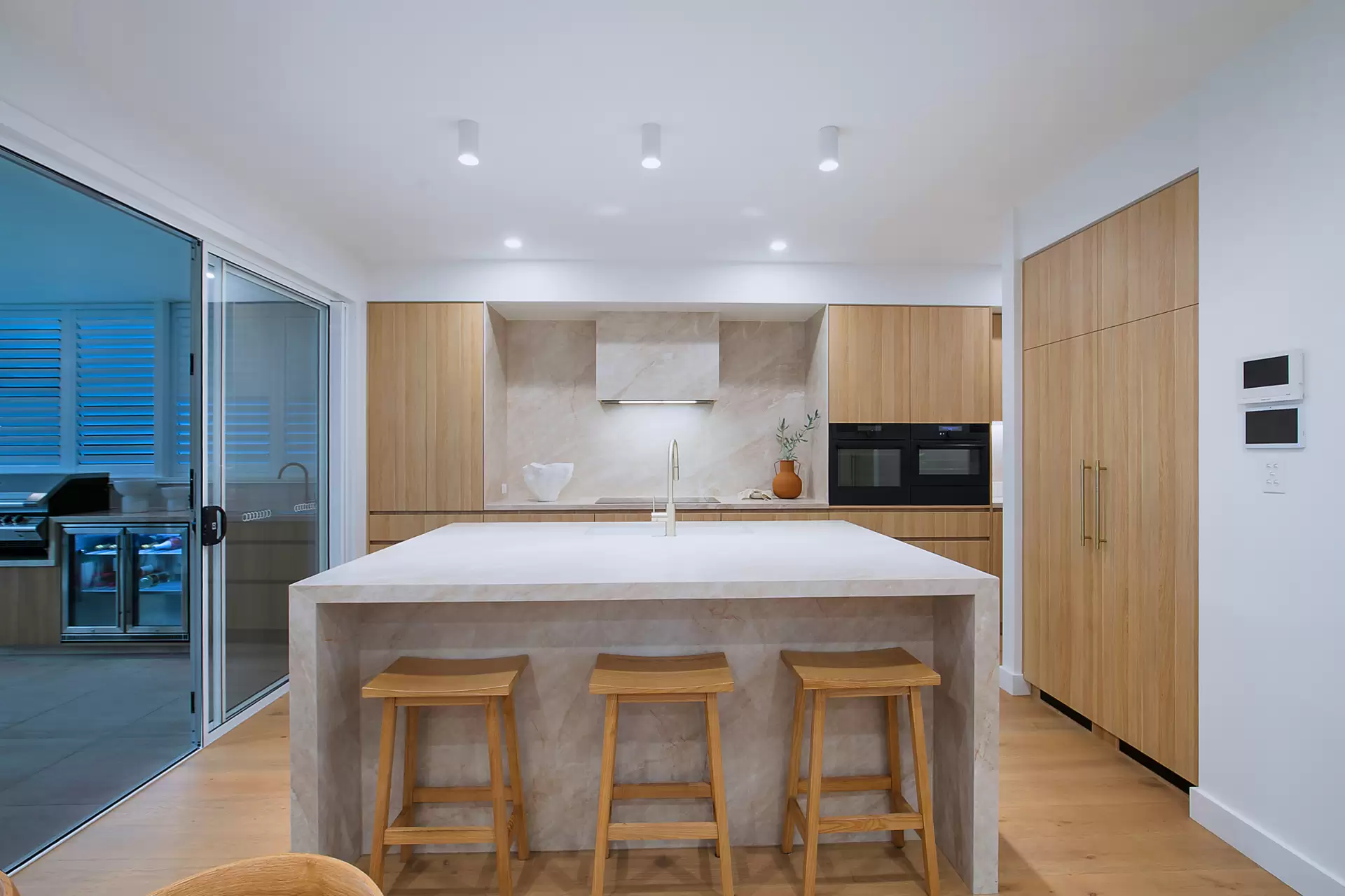 258 Chatsworth Road, Coorparoo Sold by Aurora Property - image 1