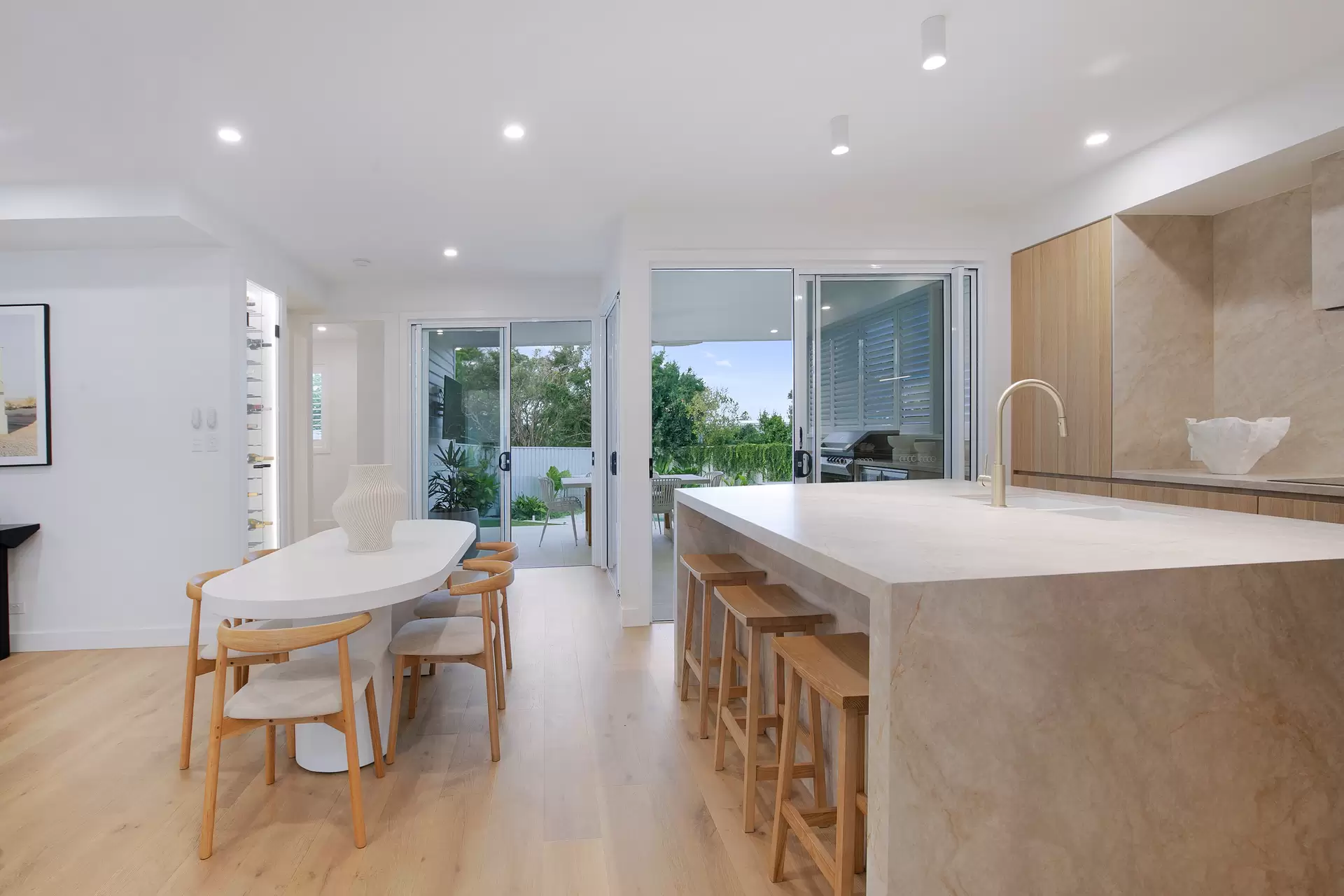 258 Chatsworth Road, Coorparoo Sold by Aurora Property - image 1