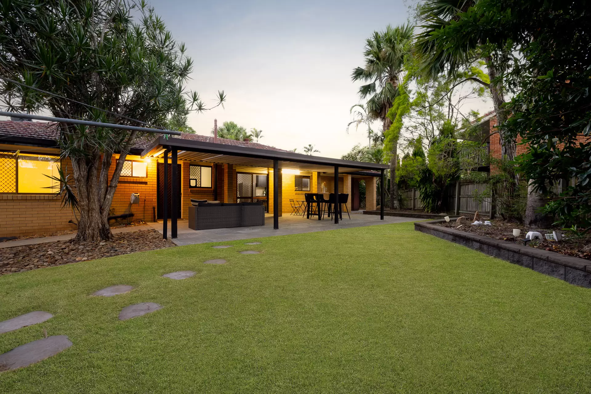 21 Banwell Crescent, Carindale Sold by Aurora Property - image 1