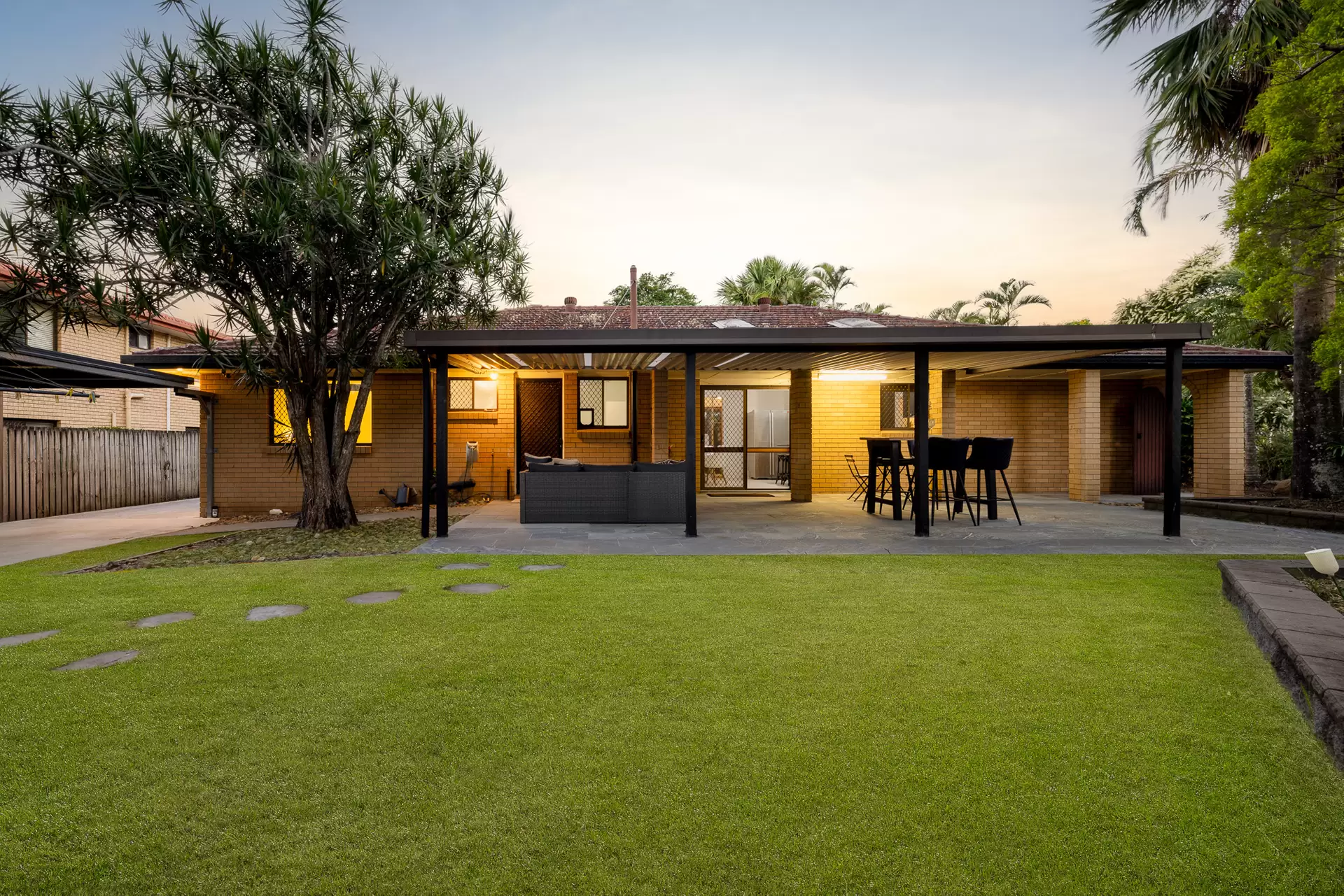 21 Banwell Crescent, Carindale Sold by Aurora Property - image 1
