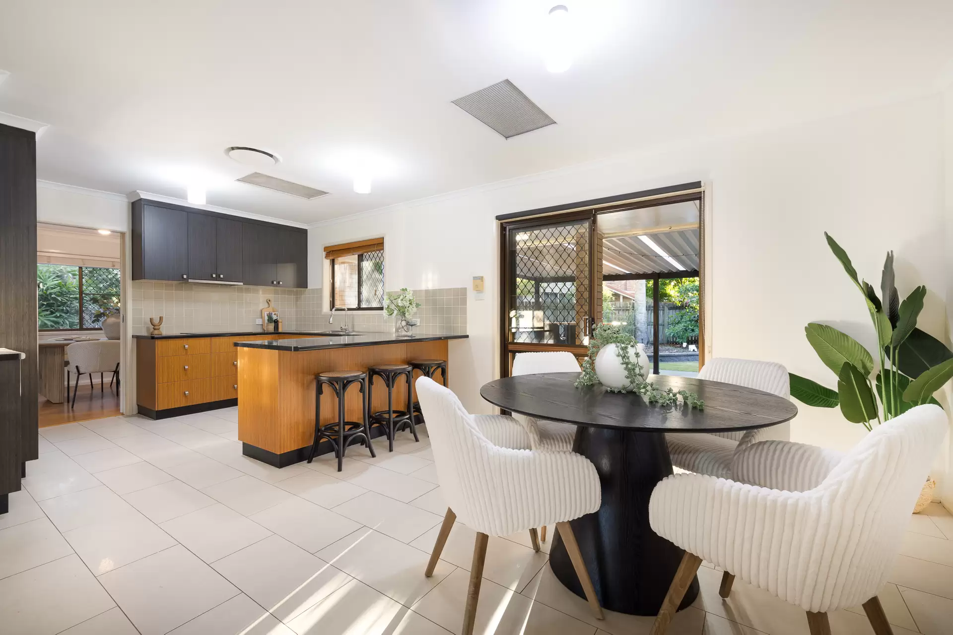 21 Banwell Crescent, Carindale Sold by Aurora Property - image 1