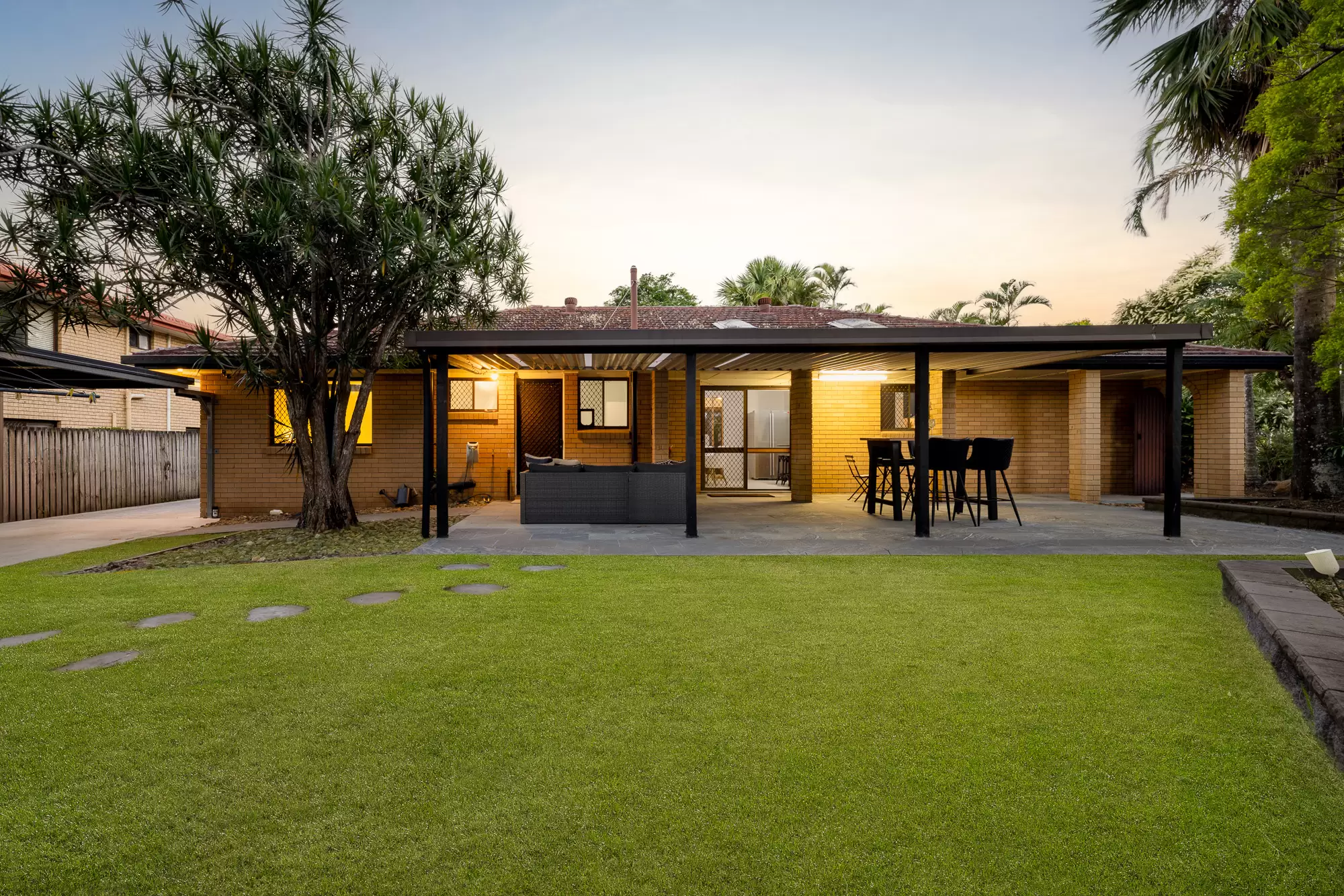21 Banwell Crescent, Carindale Sold by Aurora Property - image 1