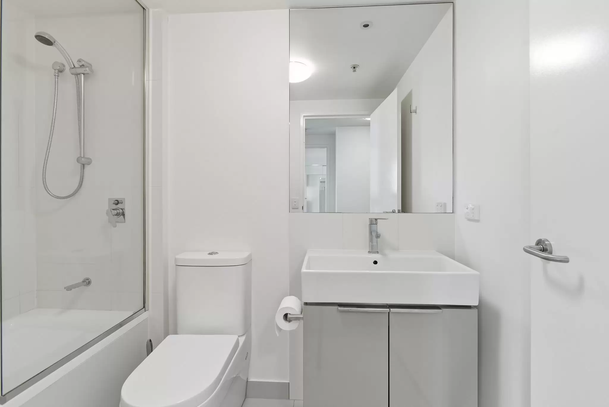 30507/2 Harbour Road, Hamilton Leased by Aurora Property - image 16