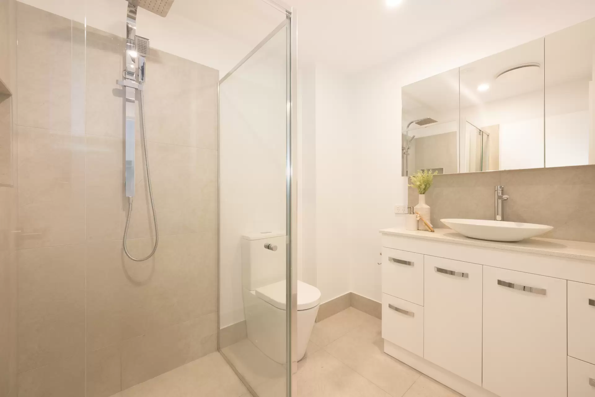 102/492 Samford Road, Gaythorne Sold by Aurora Property - image 1