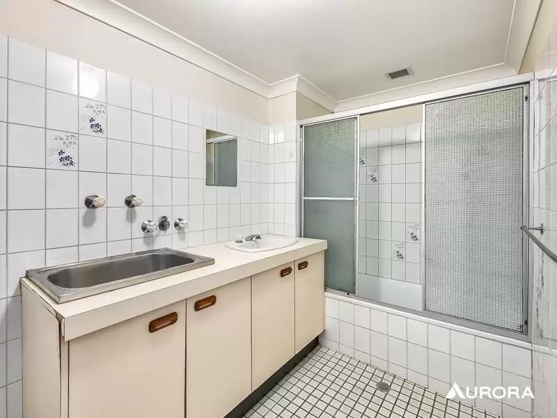 2/32 Terrace Street, Newmarket Leased by Aurora Property - image 9