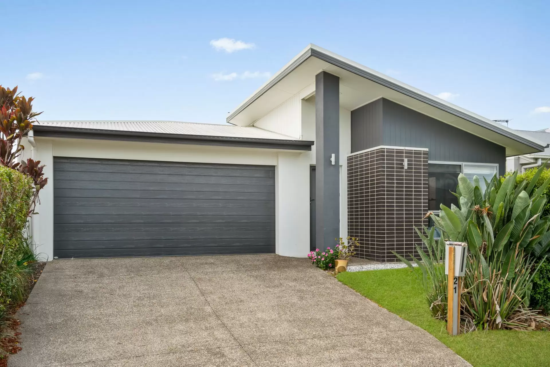 21 Rowley Street, Strathpine Sold by Aurora Property - image 1
