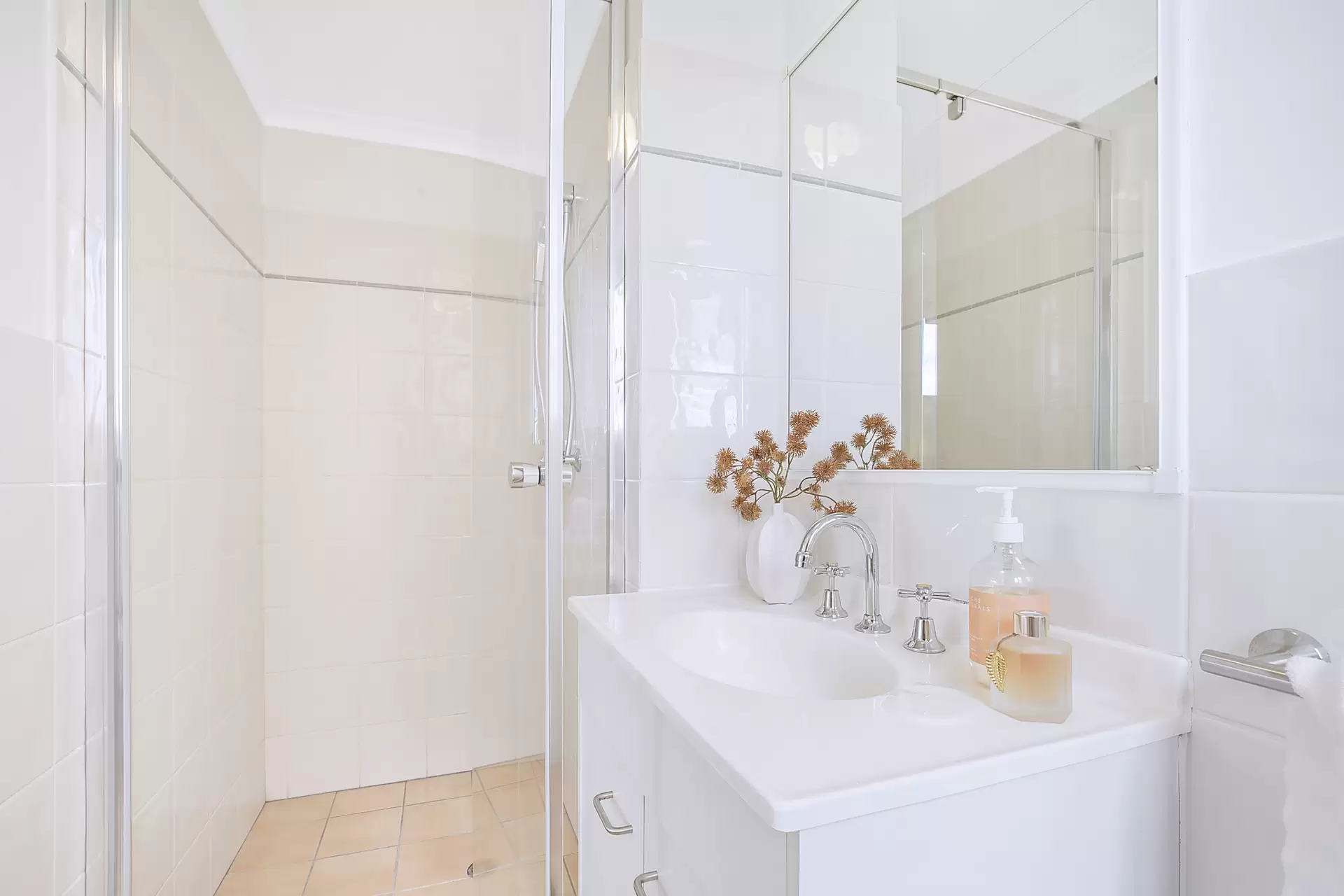 2/69 Shakespeare Street, Coorparoo Sold by Aurora Property - image 1