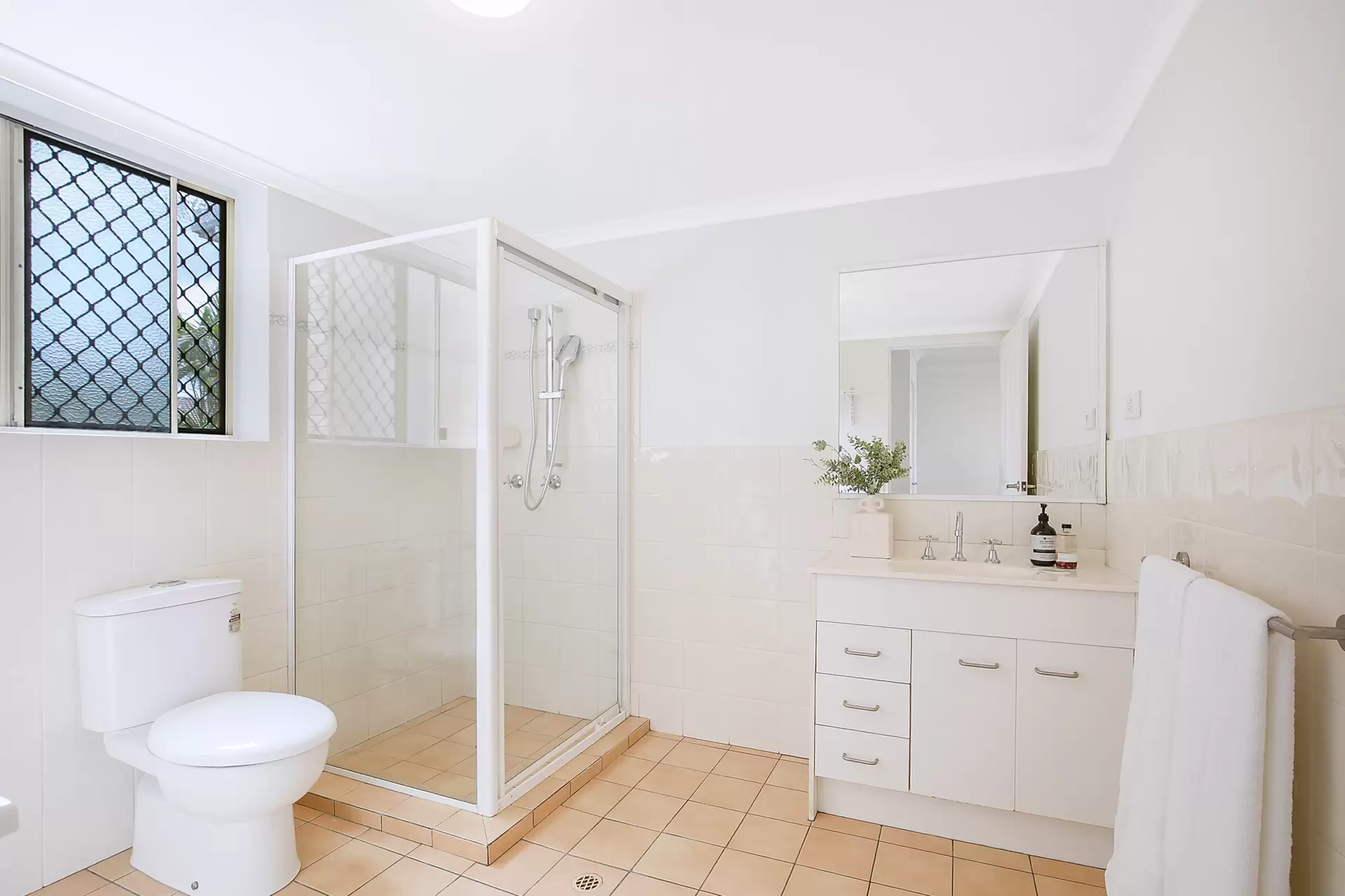 2/69 Shakespeare Street, Coorparoo Sold by Aurora Property - image 1