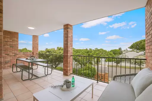 2/69 Shakespeare Street, Coorparoo Sold by Aurora Property