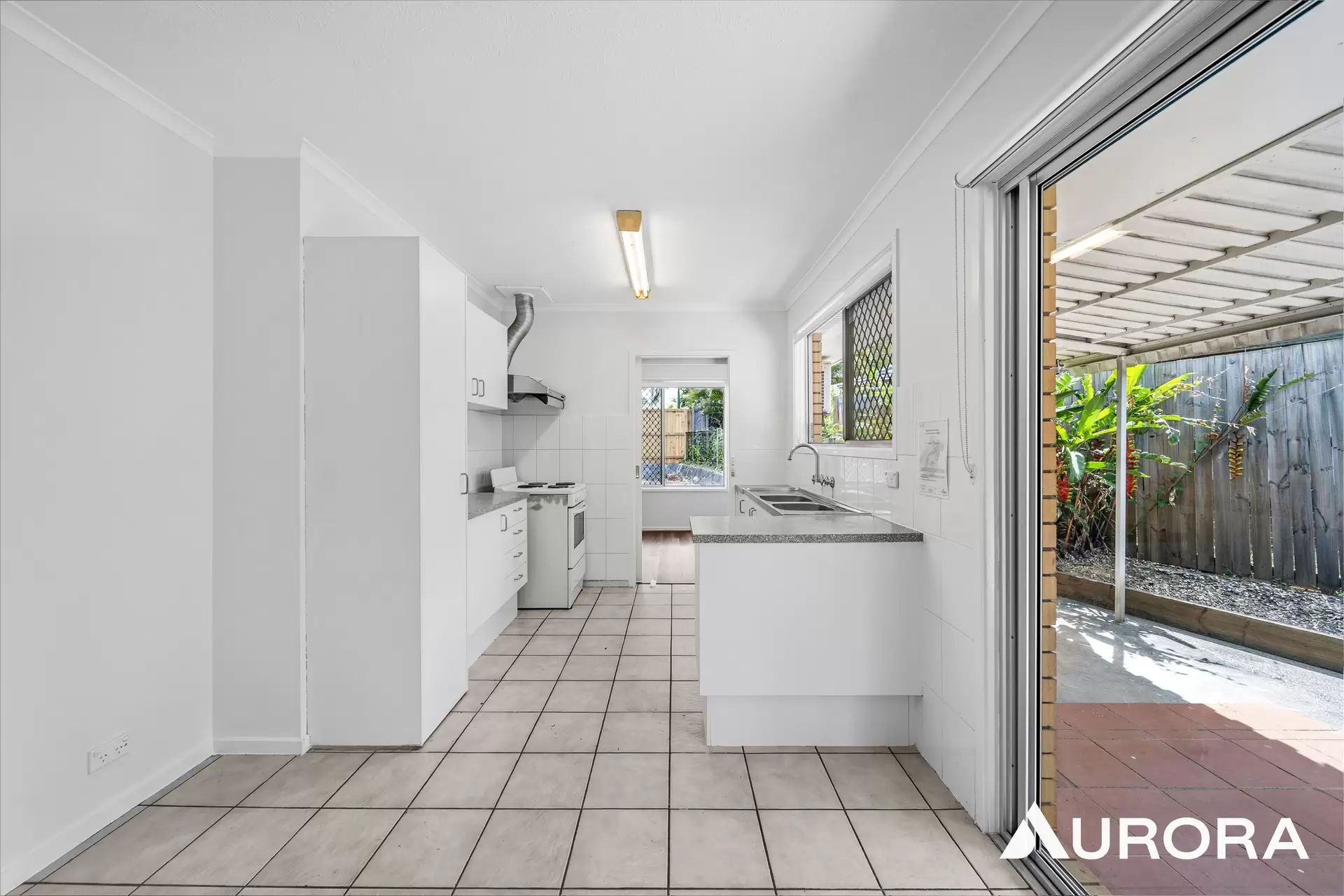 379 McCullough, Sunnybank Leased by Aurora Property - image 1