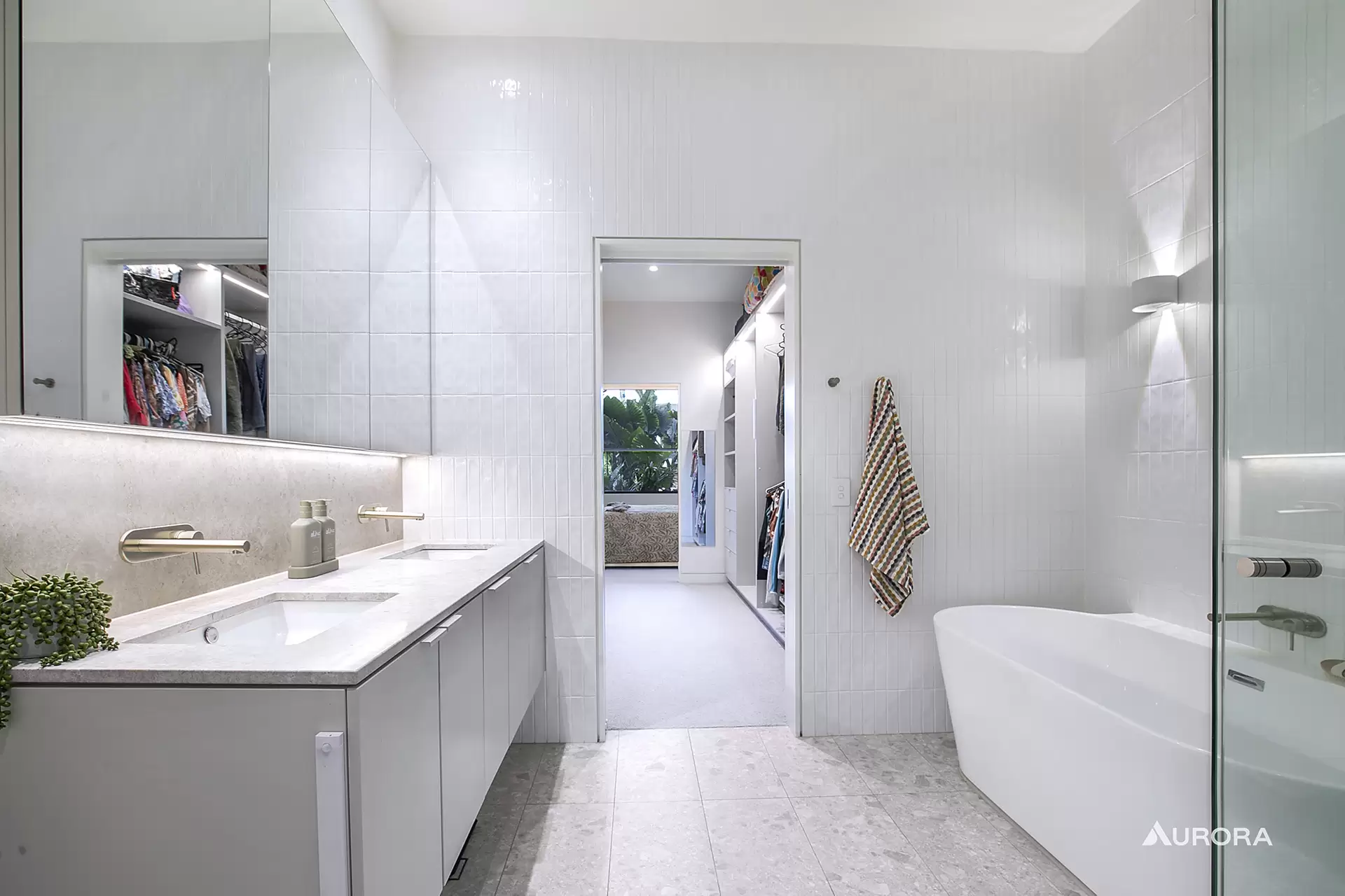 1/3 Mcconnell Street, Bulimba Sold by Aurora Property - image 1