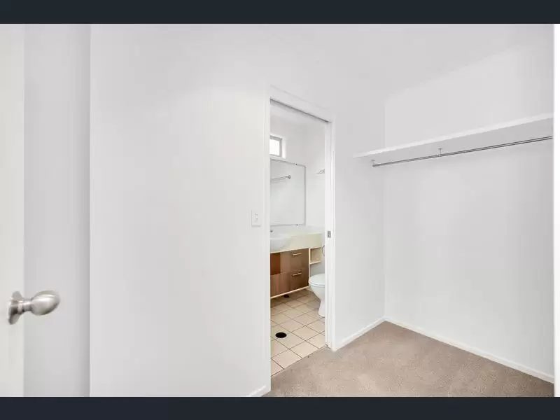 4/32 Cambridge Street, Bulimba Sold by Aurora Property - image 9