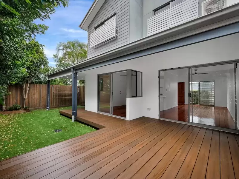 4/32 Cambridge Street, Bulimba Sold by Aurora Property