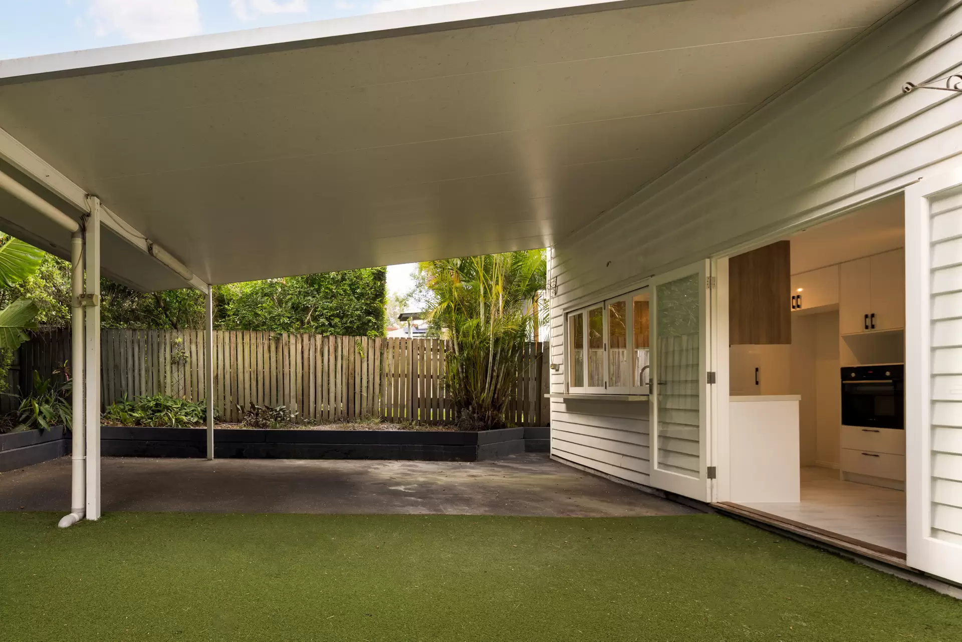 21 Flower Street, Woolloongabba Sold by Aurora Property - image 1