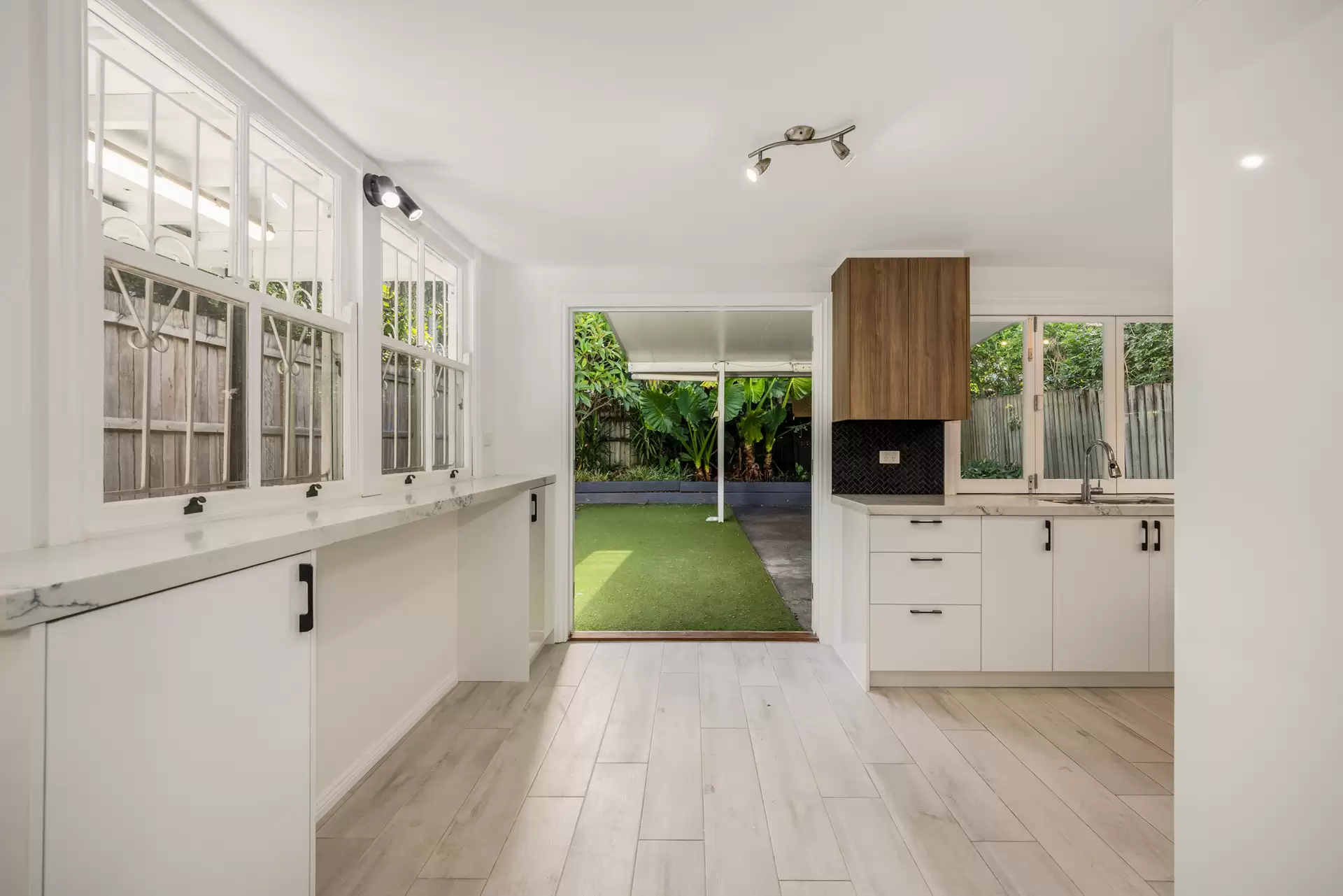 21 Flower Street, Woolloongabba Sold by Aurora Property - image 1