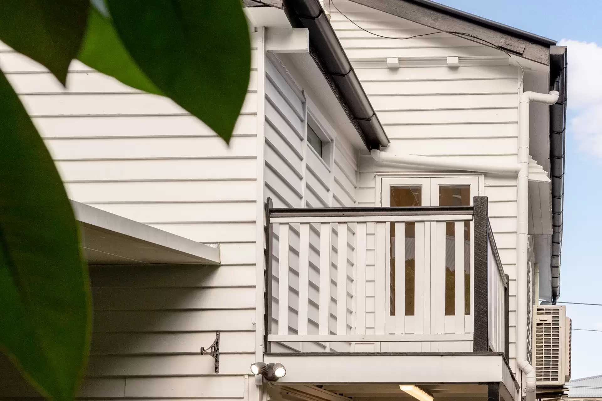 21 Flower Street, Woolloongabba Sold by Aurora Property - image 1