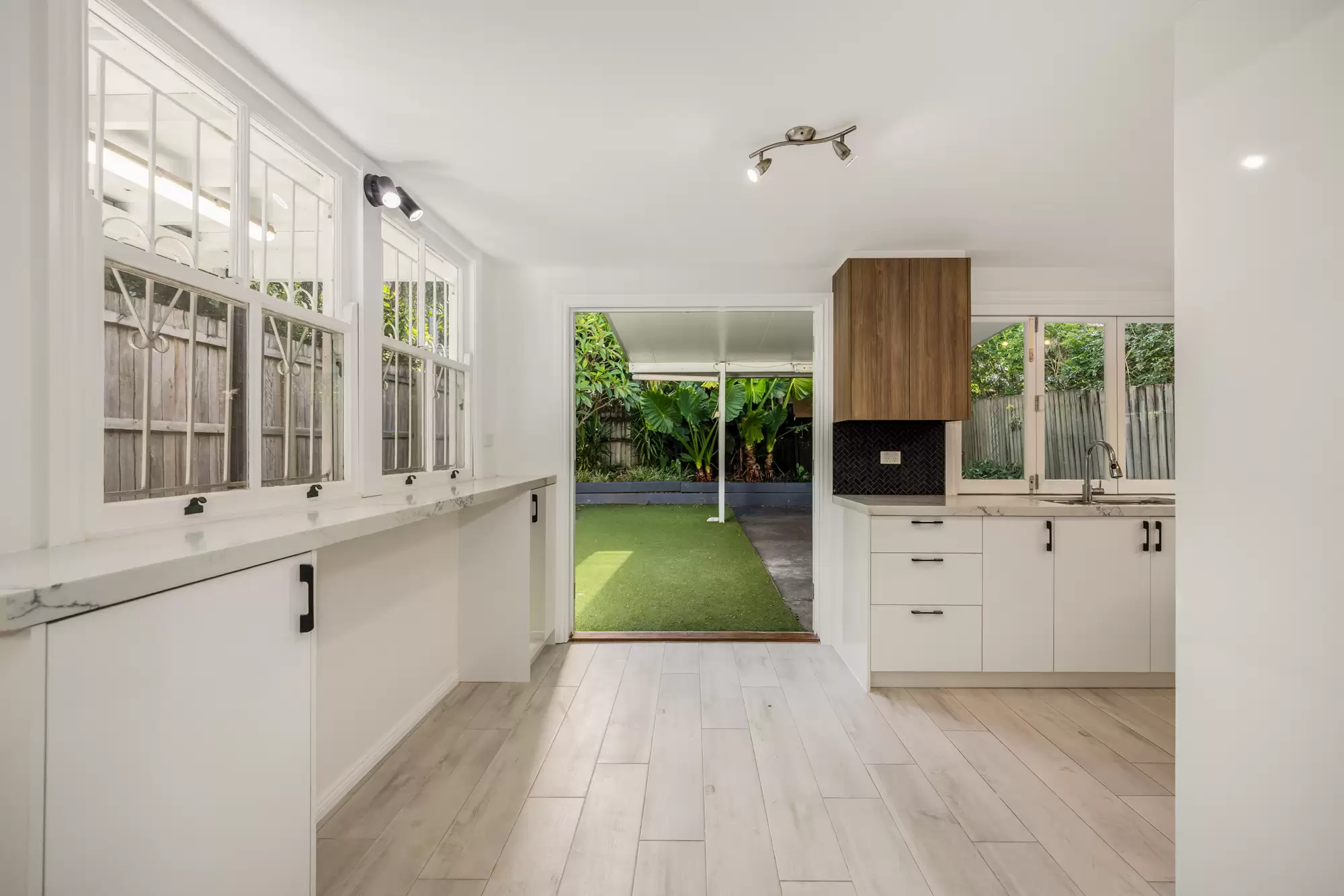 21 Flower Street, Woolloongabba Sold by Aurora Property - image 6